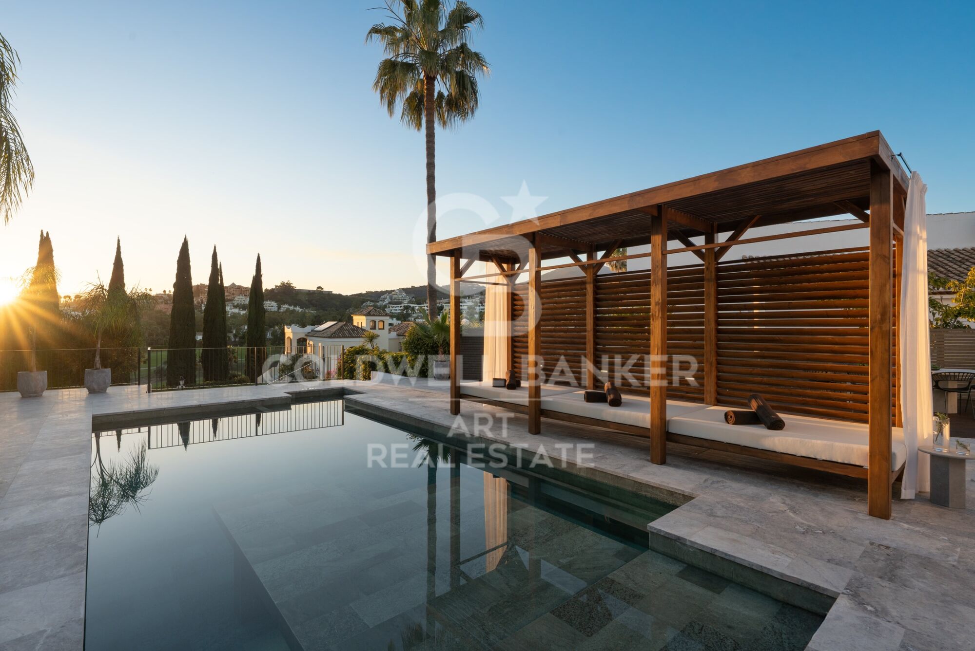 Preciosa villa con vistas abiertas al mar y al golf- Marbella