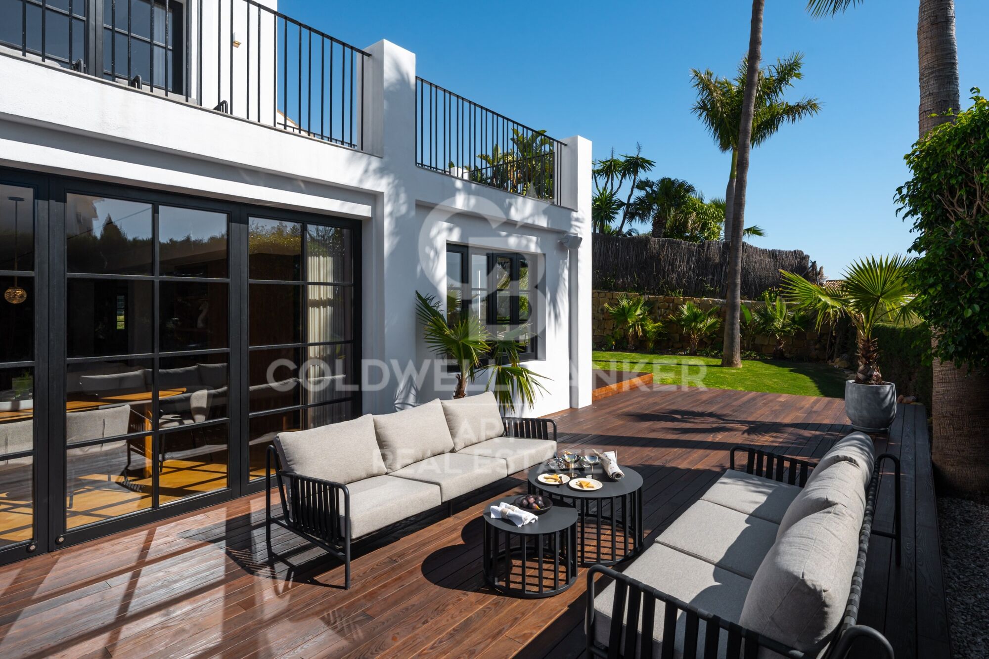 Preciosa villa con vistas abiertas al mar y al golf- Marbella