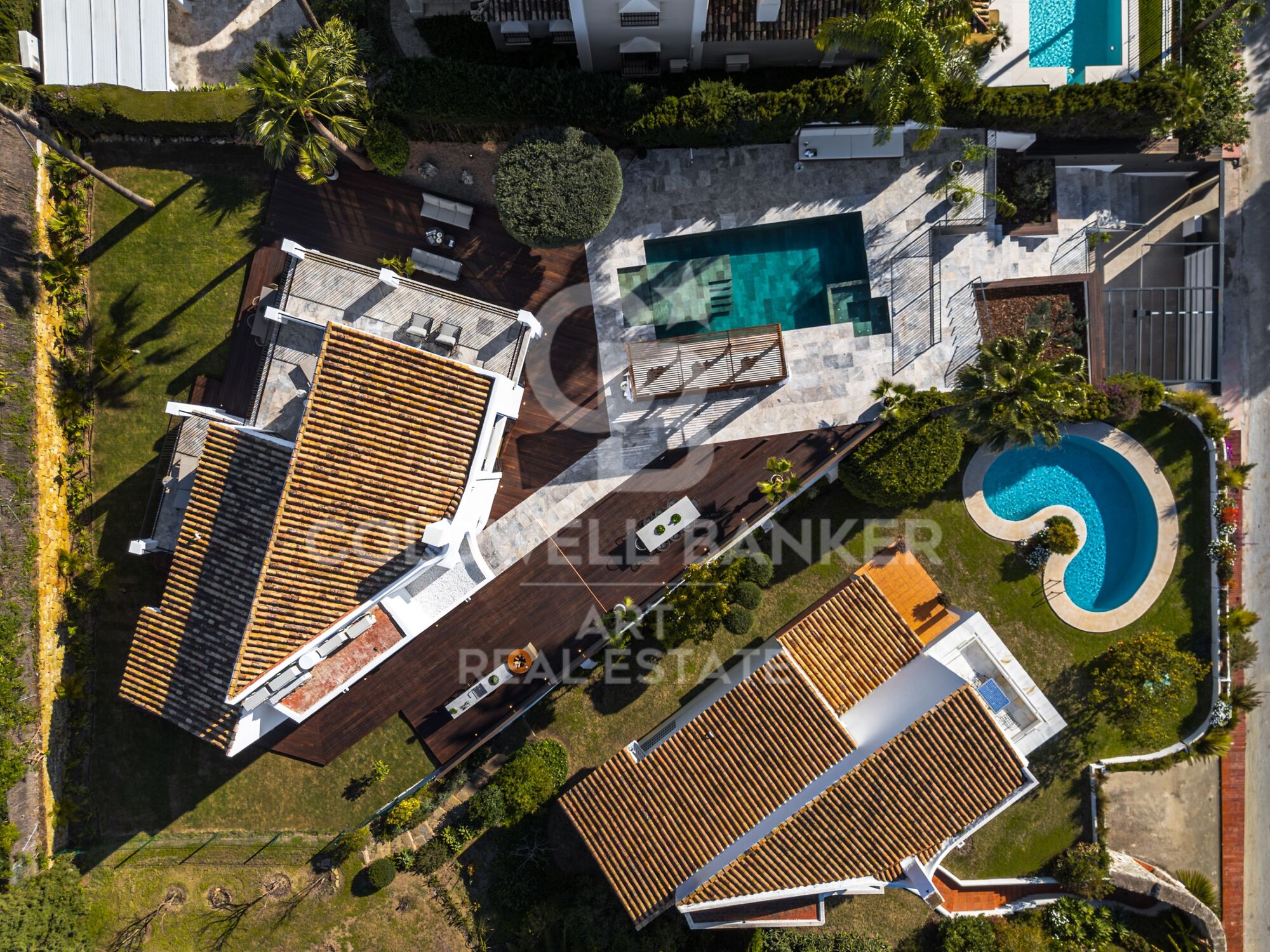 Preciosa villa con vistas abiertas al mar y al golf- Marbella