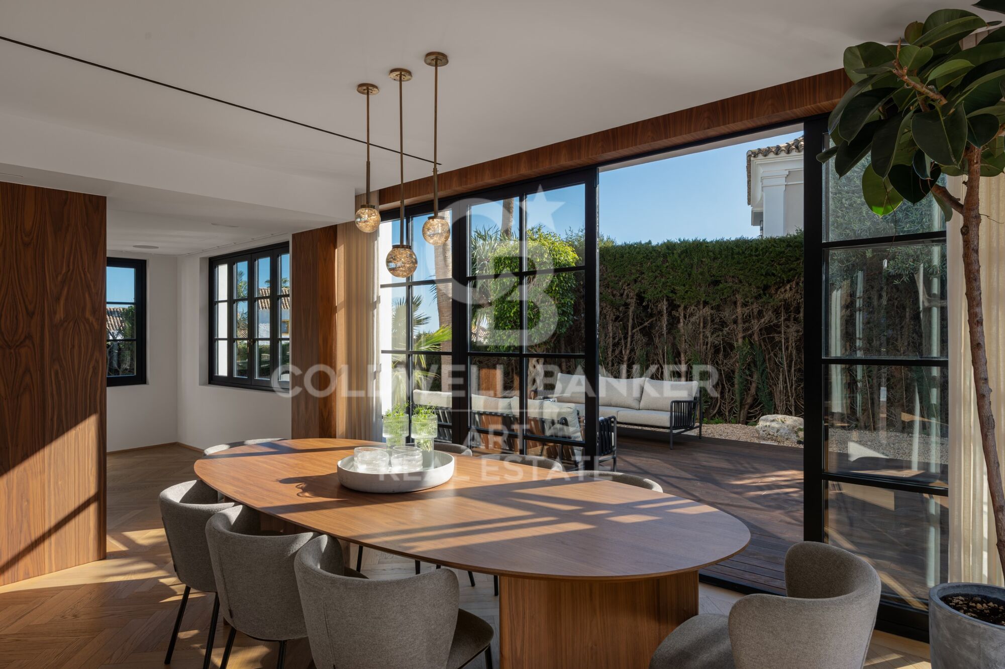 Preciosa villa con vistas abiertas al mar y al golf- Marbella