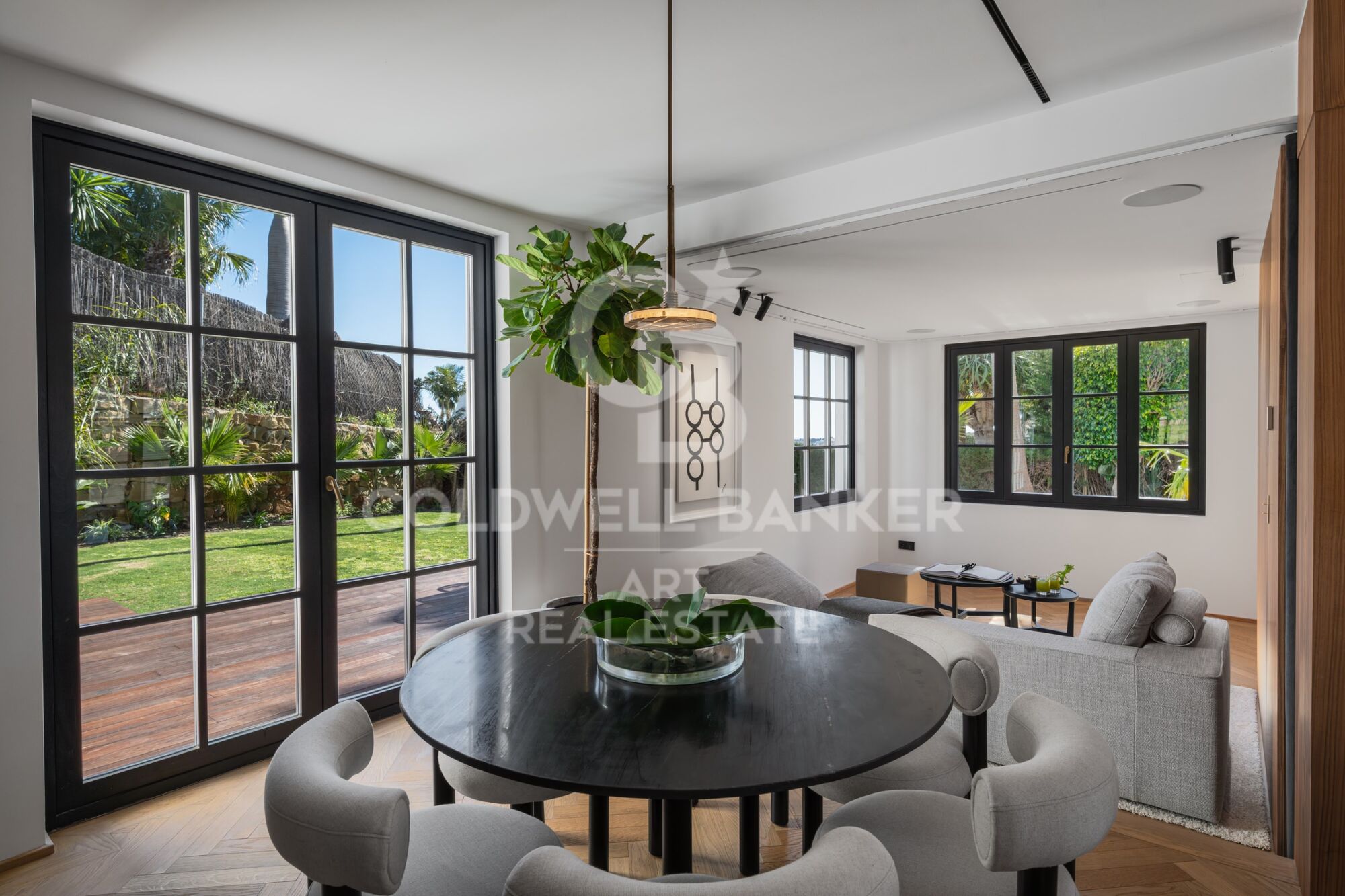 Preciosa villa con vistas abiertas al mar y al golf- Marbella