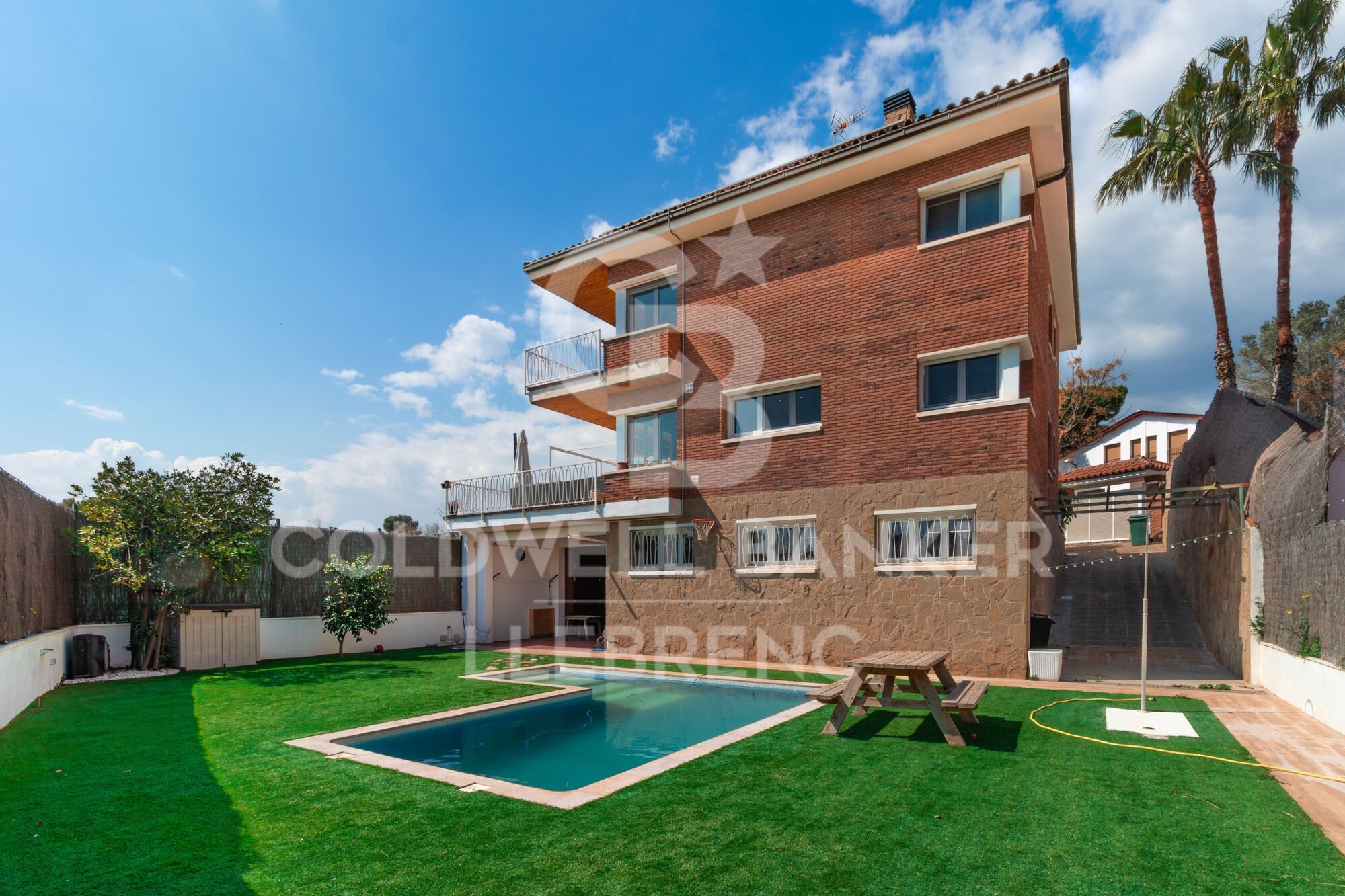 Detached house with swimming pool, garden and large terraces in La Plana - Bellsoleig