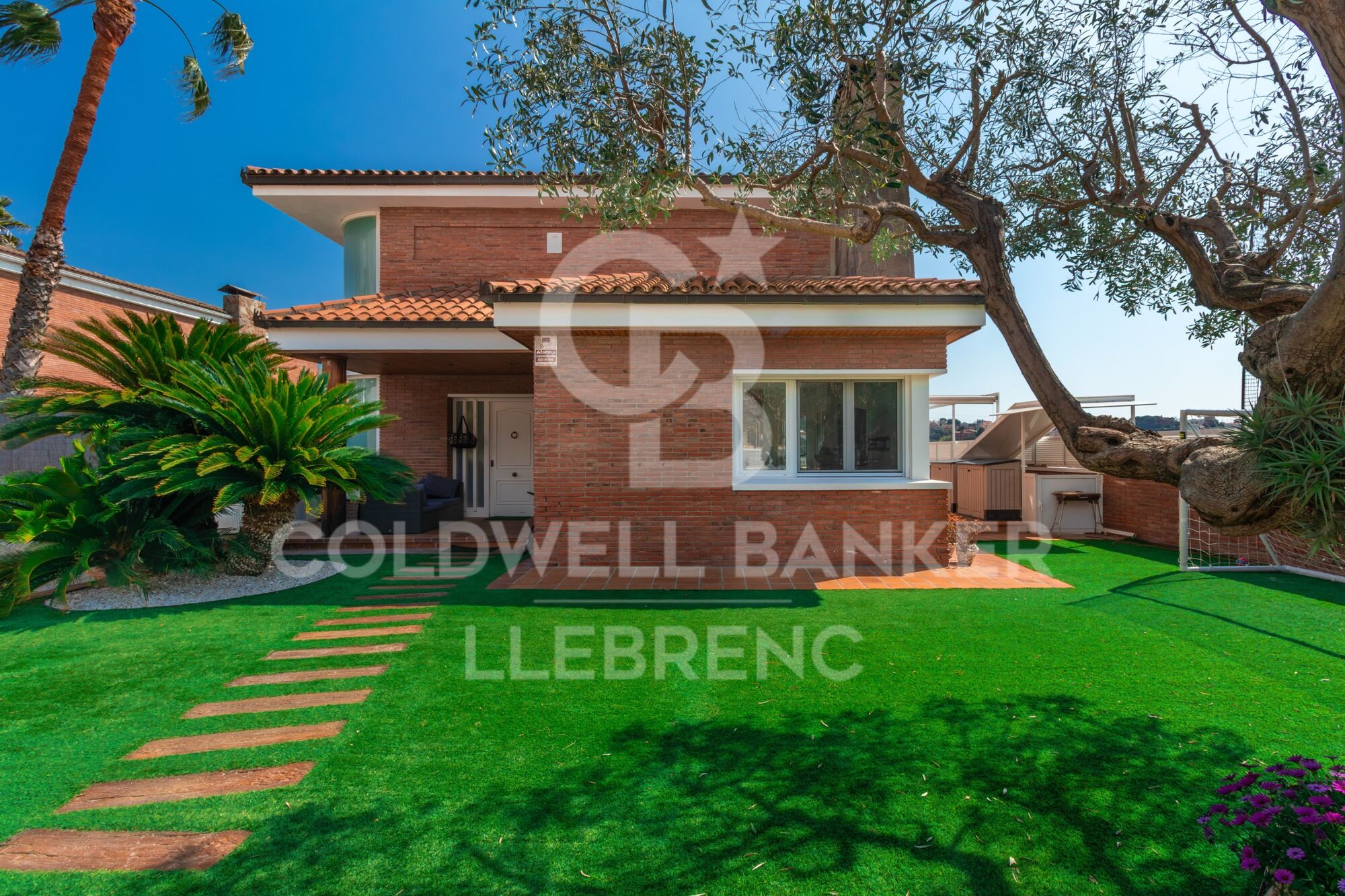 Detached house with swimming pool, garden and large terraces in La Plana - Bellsoleig