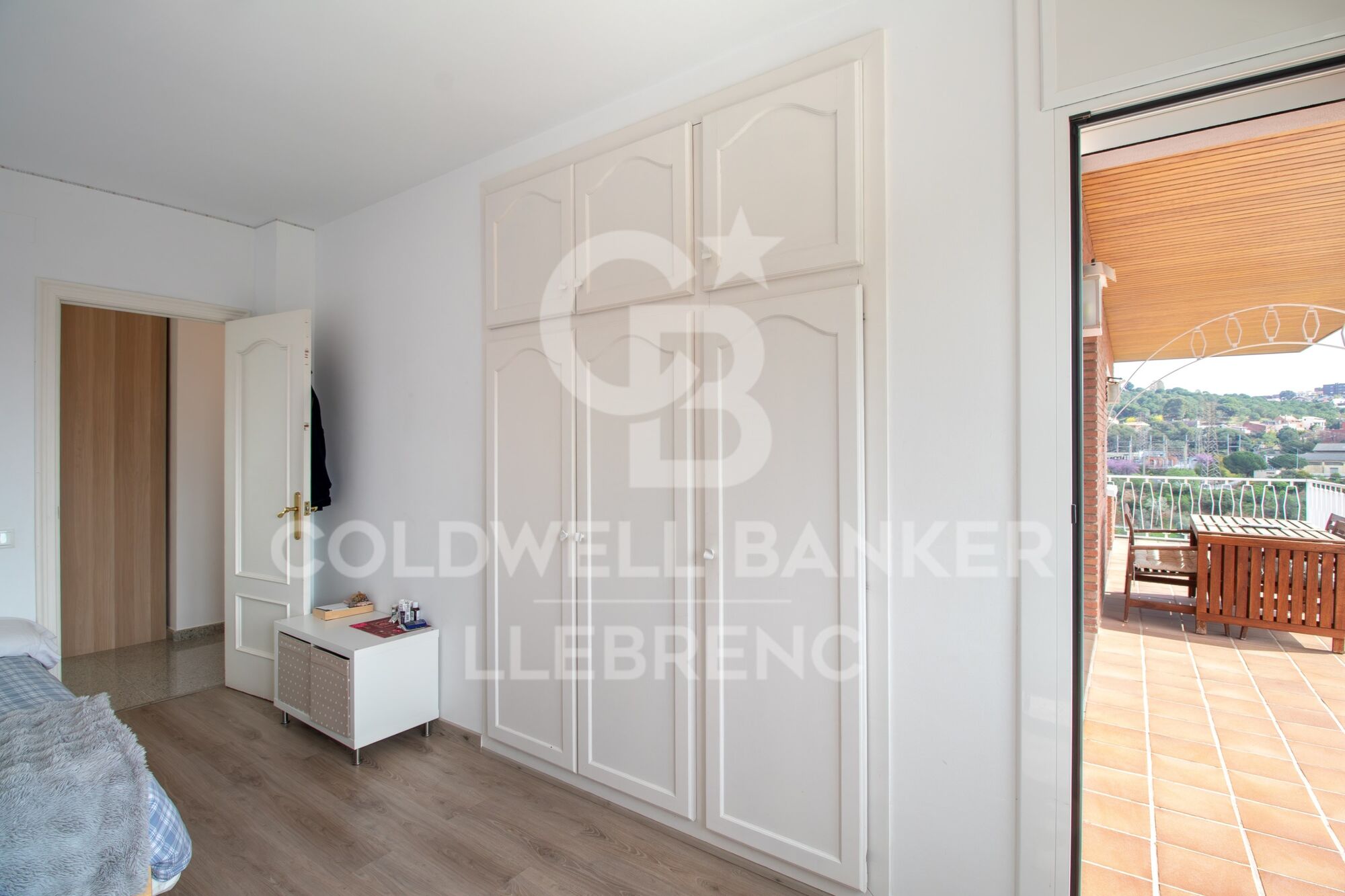 Casa unifamiliar con piscina, jardín y amplias terrazas en venta en La Plana - Bellsoleig