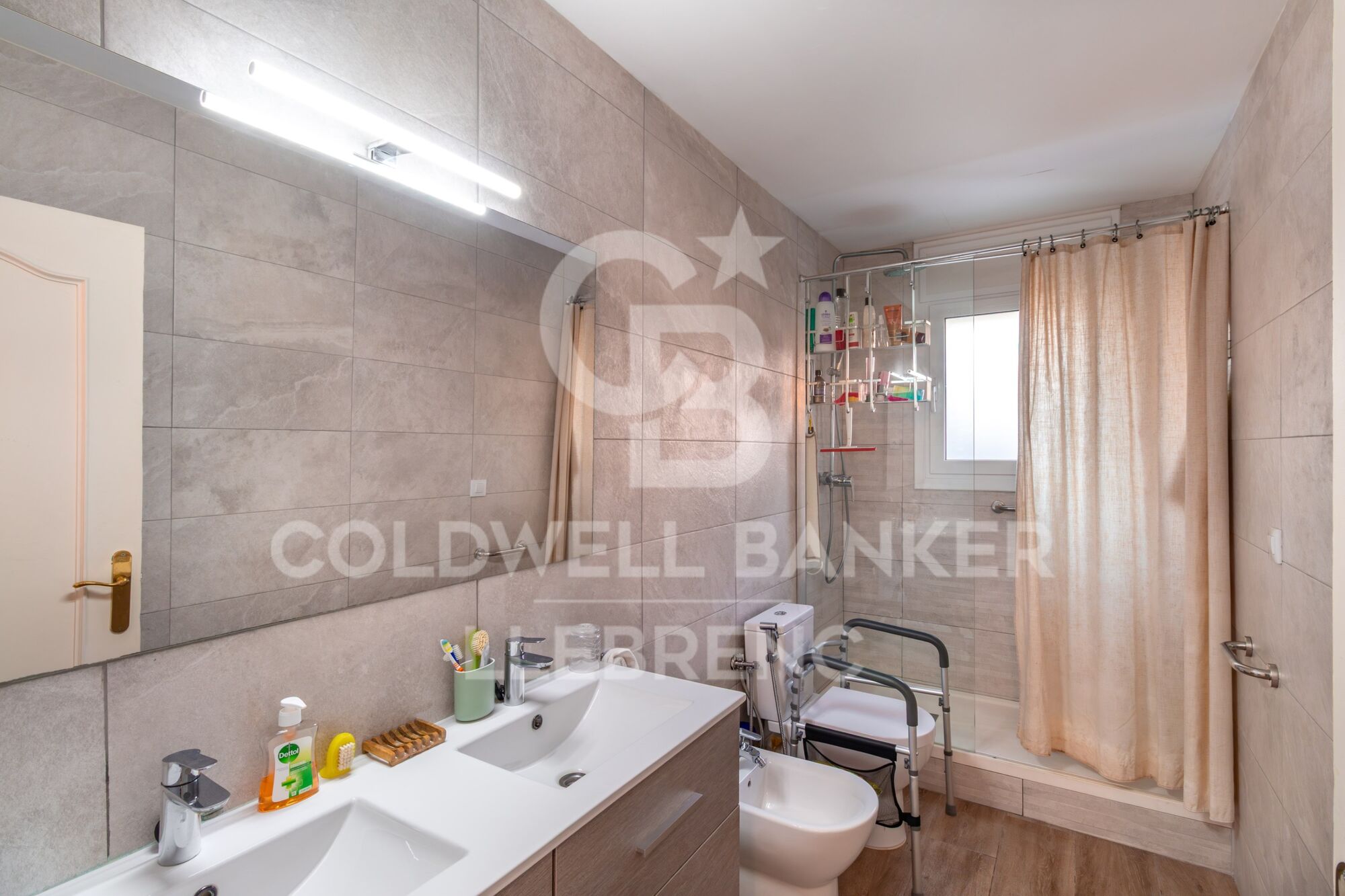 Casa unifamiliar con piscina, jardín y amplias terrazas en venta en La Plana - Bellsoleig