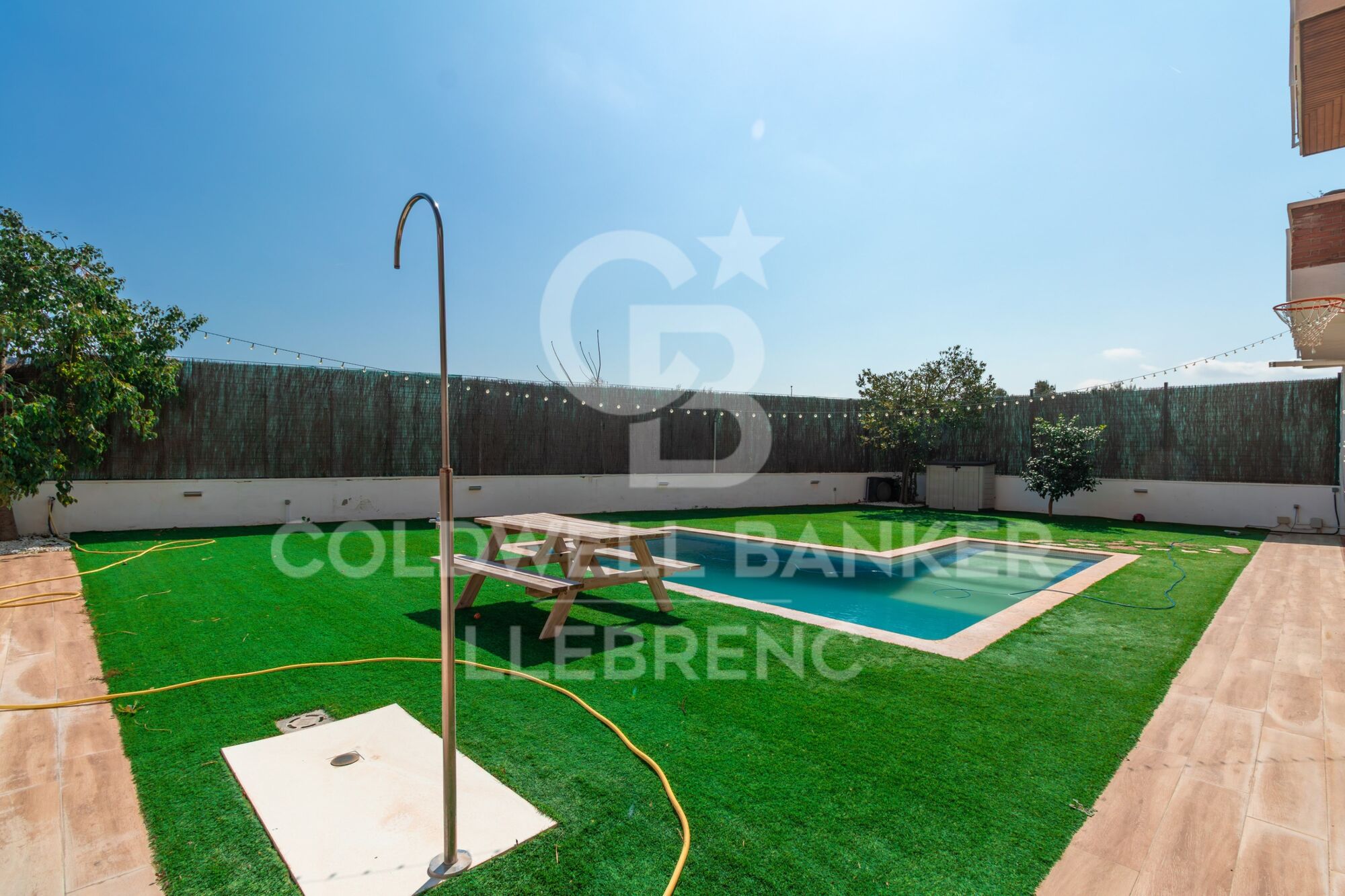 Casa unifamiliar con piscina, jardín y amplias terrazas en venta en La Plana - Bellsoleig