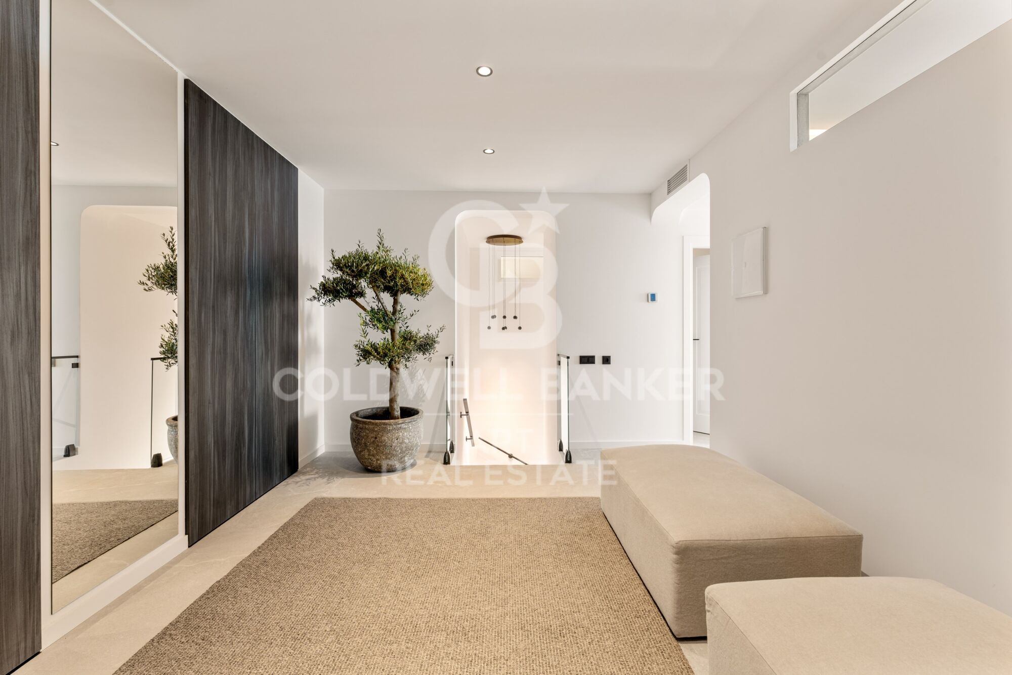 Zeitgenössisches Duplex zum Verkauf in der exklusiven Wohnanlage Las Colinas de Marbella, Benahavís