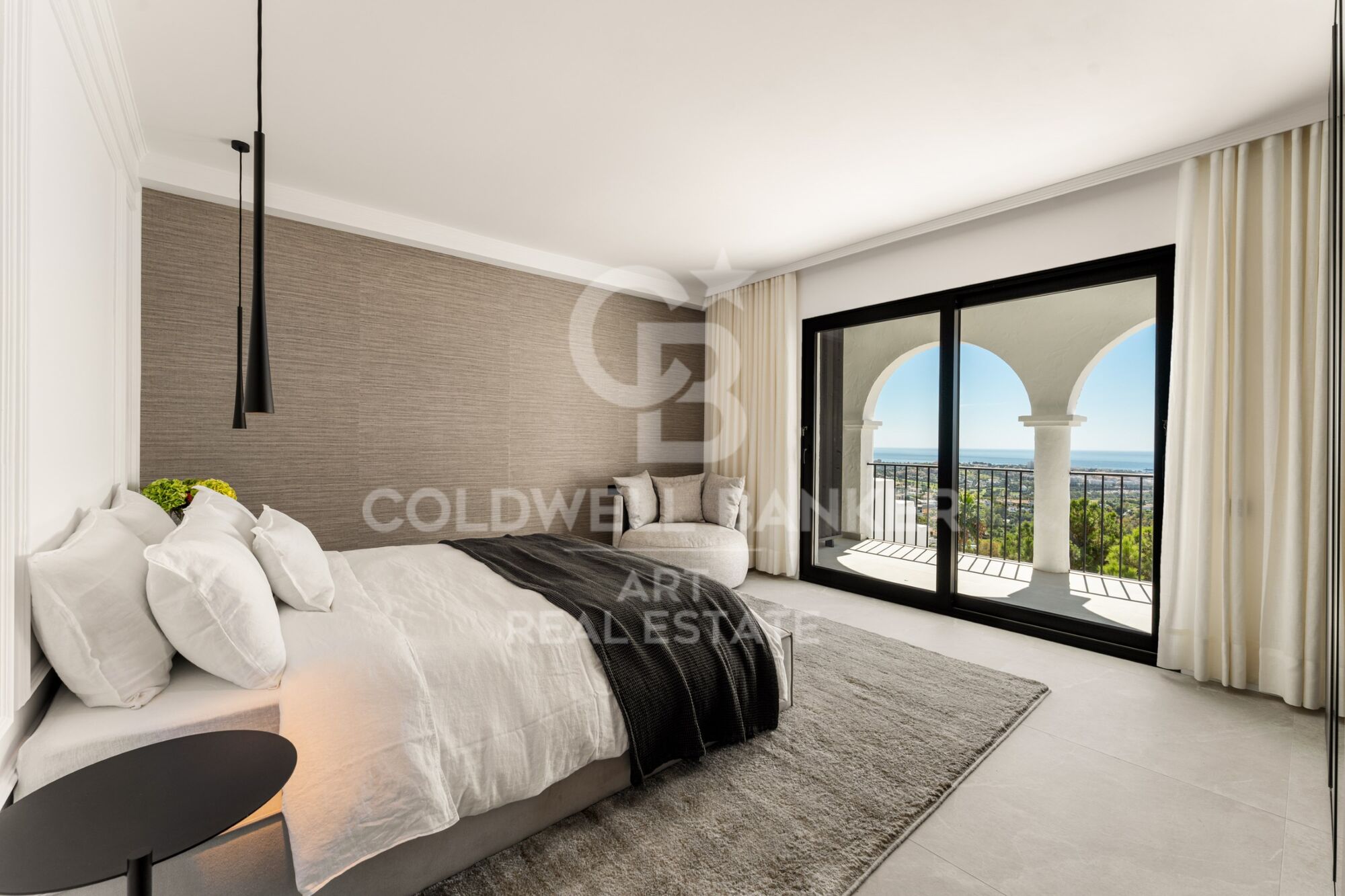 Zeitgenössisches Duplex zum Verkauf in der exklusiven Wohnanlage Las Colinas de Marbella, Benahavís