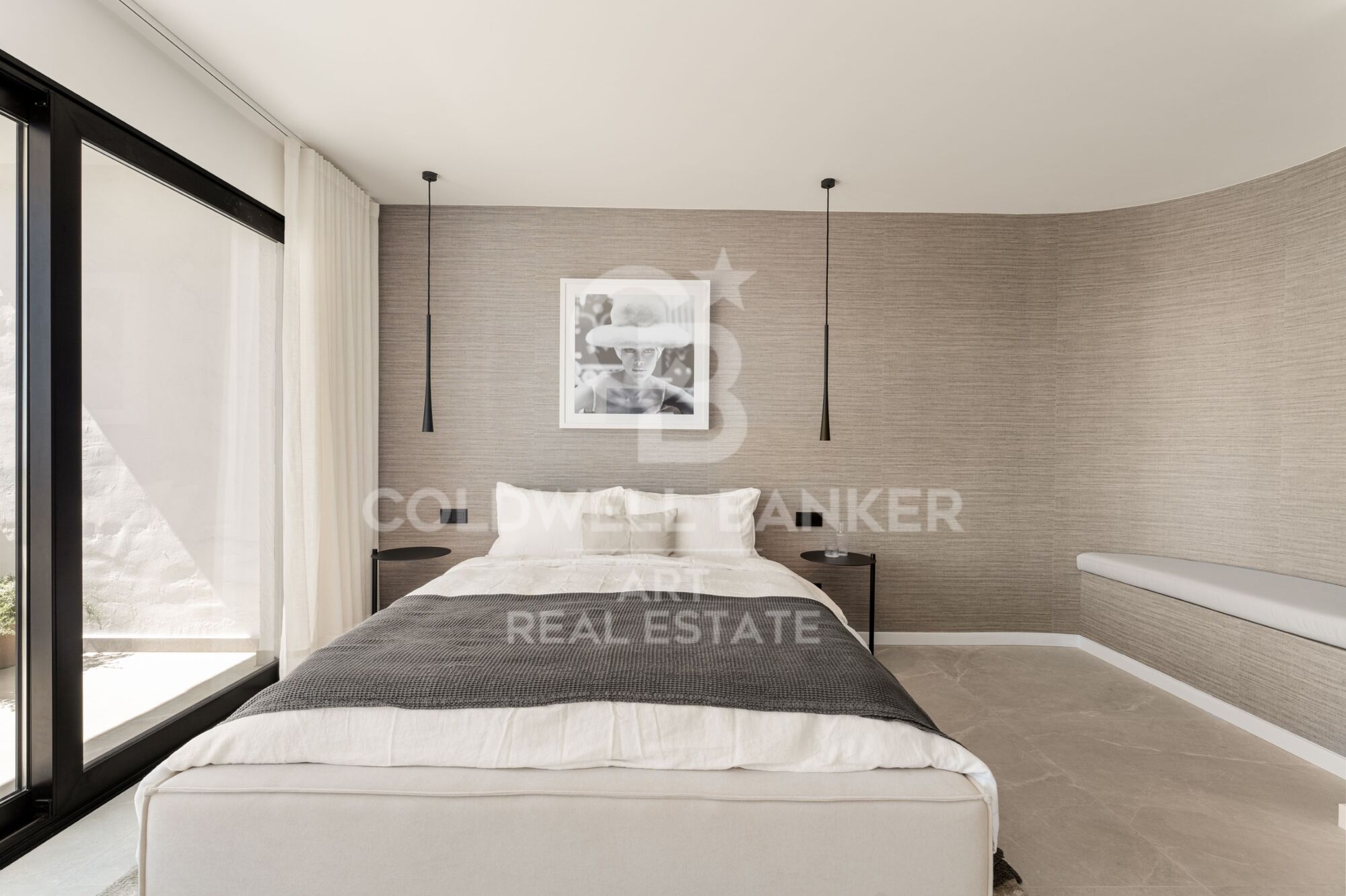 Zeitgenössisches Duplex zum Verkauf in der exklusiven Wohnanlage Las Colinas de Marbella, Benahavís