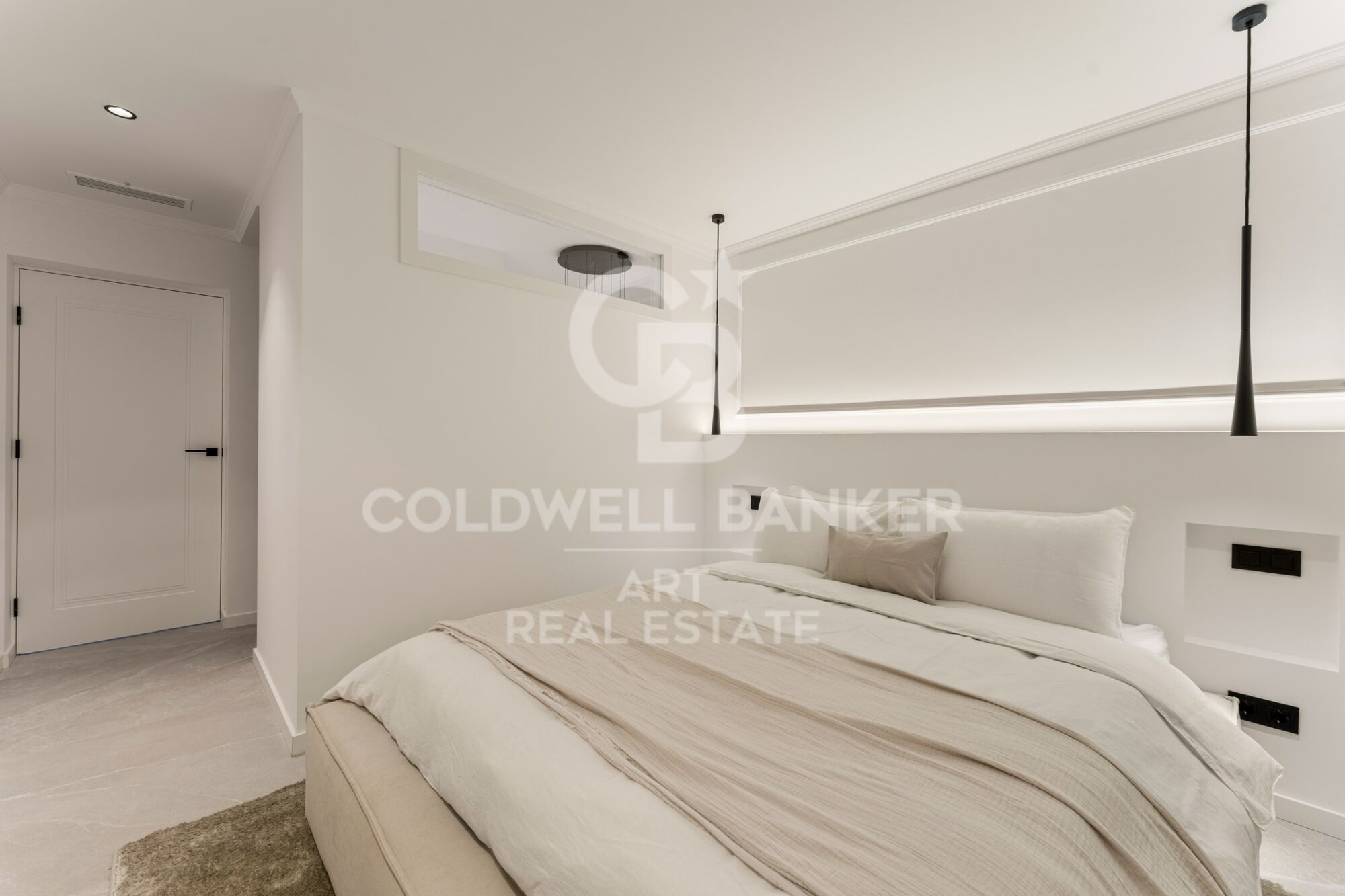 Zeitgenössisches Duplex zum Verkauf in der exklusiven Wohnanlage Las Colinas de Marbella, Benahavís