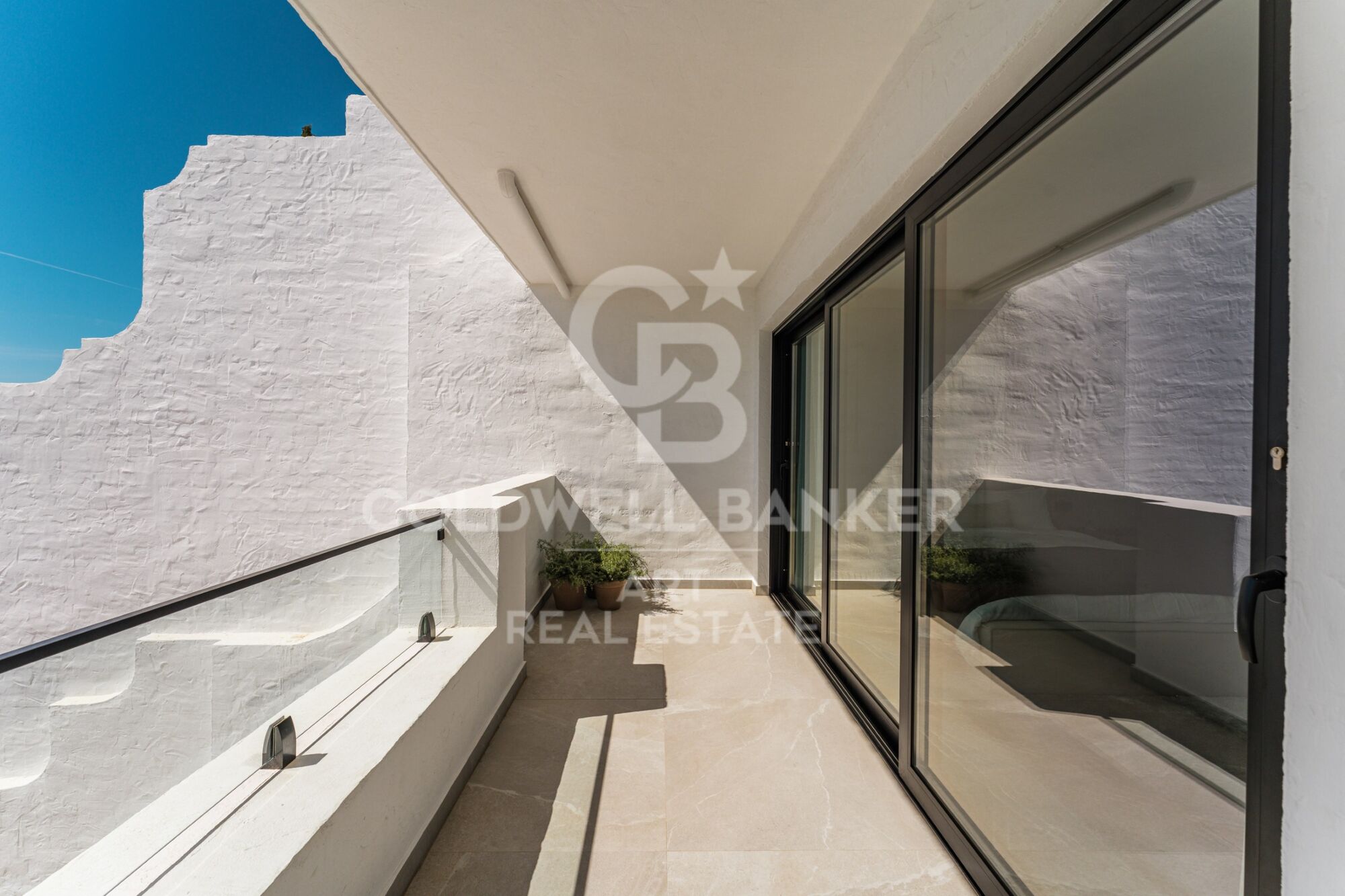 Duplex Contemporain à Vendre dans l'Exclusif Las Colinas de Marbella, Benahavís
