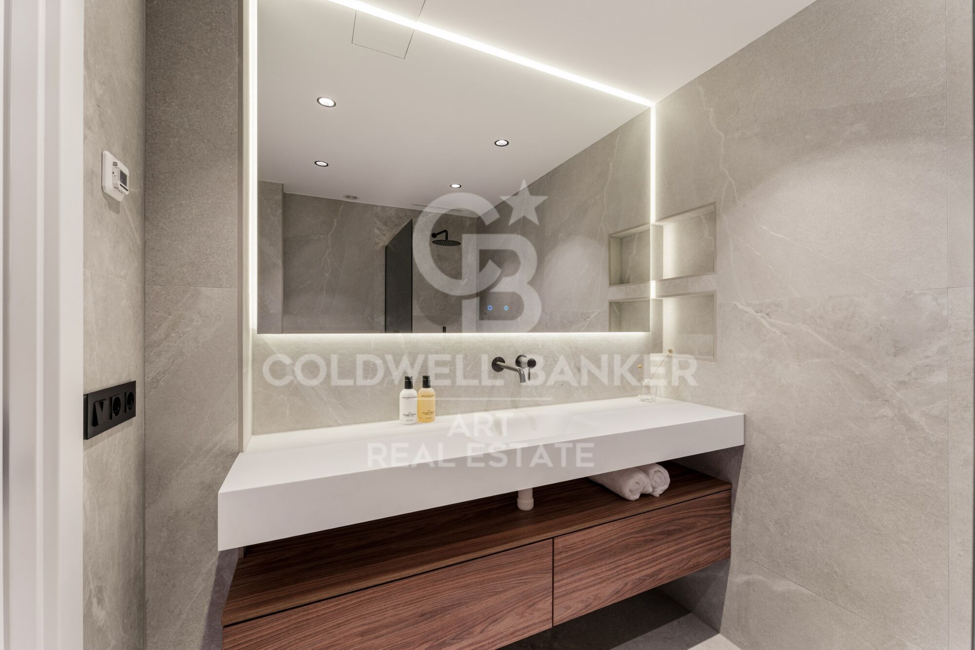 Duplex Contemporain à Vendre dans l'Exclusif Las Colinas de Marbella, Benahavís