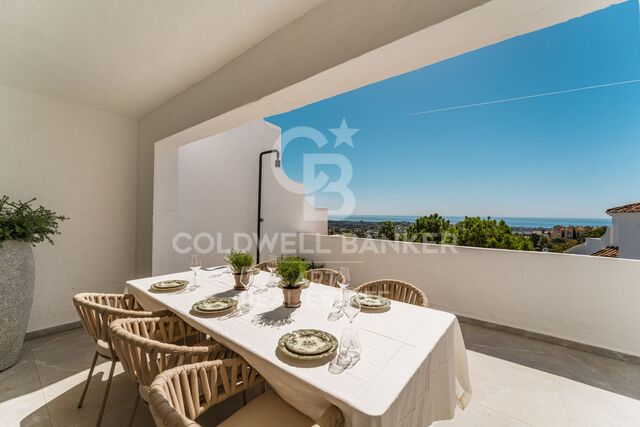 Duplex Contemporain à Vendre dans l'Exclusif Las Colinas de Marbella, Benahavís
