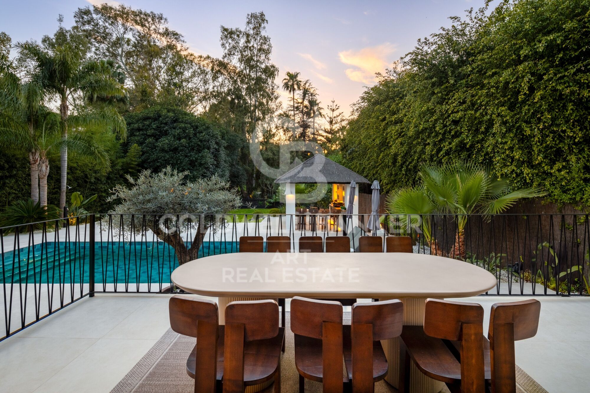 Luxuriöse Zeitgenössische Villa in Nueva Andalucía