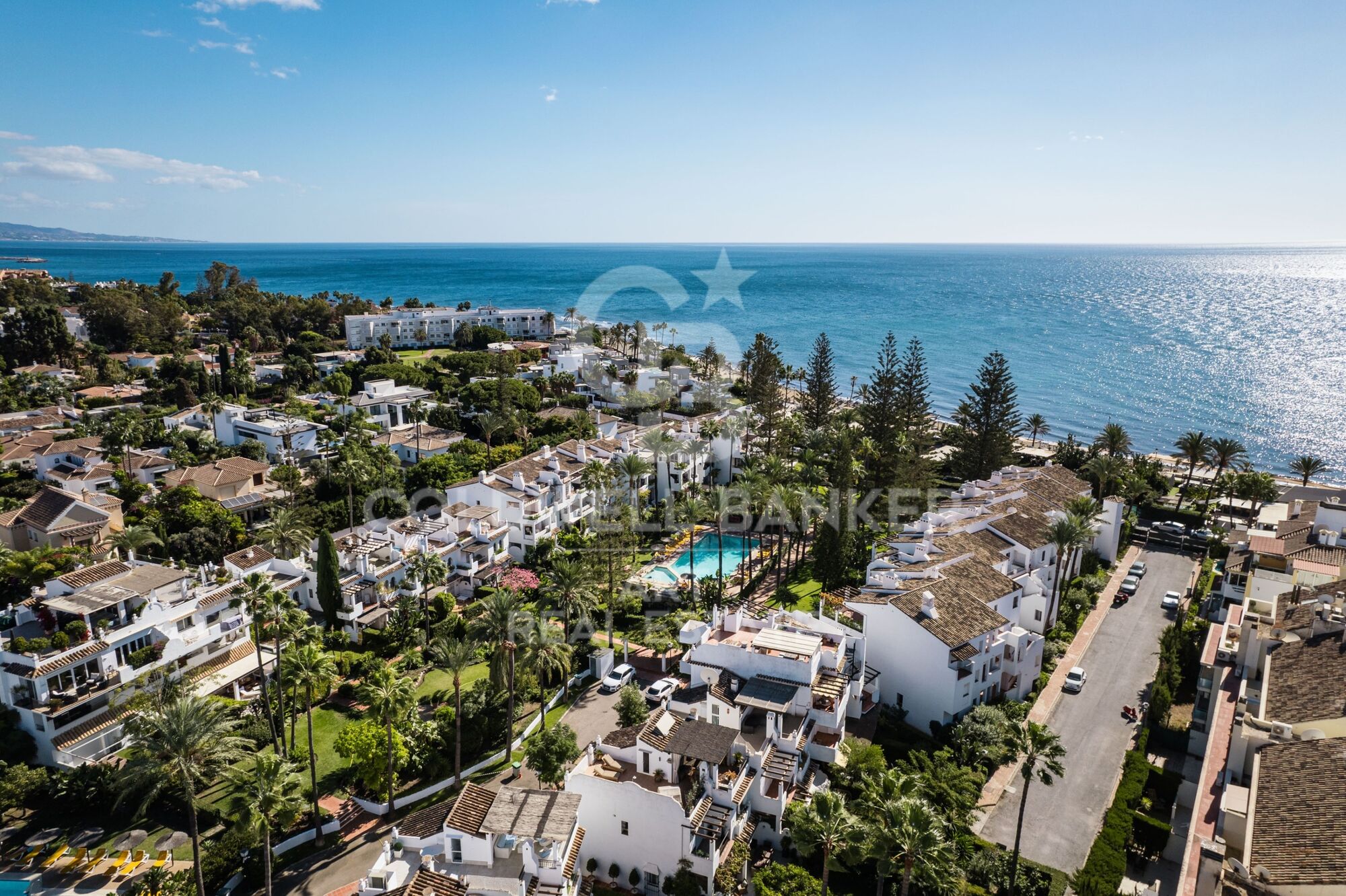 Sofisticado ático dúplex de 3 dormitorios con vistas al mar en Marbella
