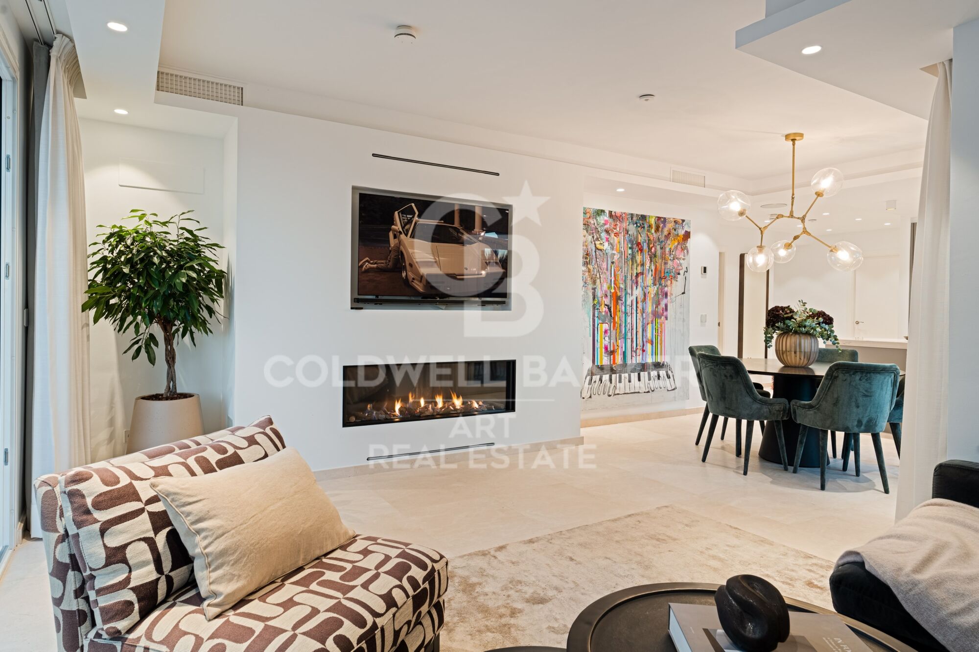 Sofisticado ático dúplex de 3 dormitorios con vistas al mar en Marbella