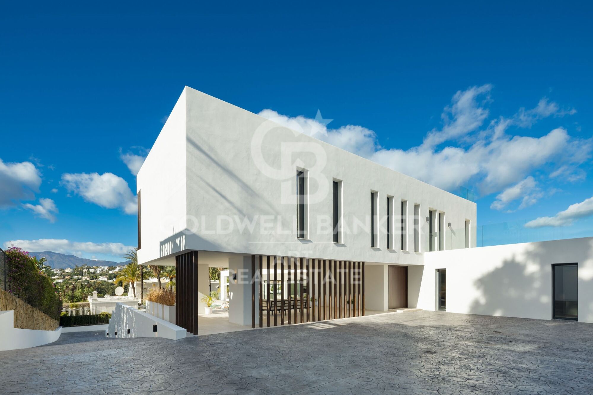 Zeitgenössische Neubau-Villa zum Verkauf in El Paraíso Medio, Estepona