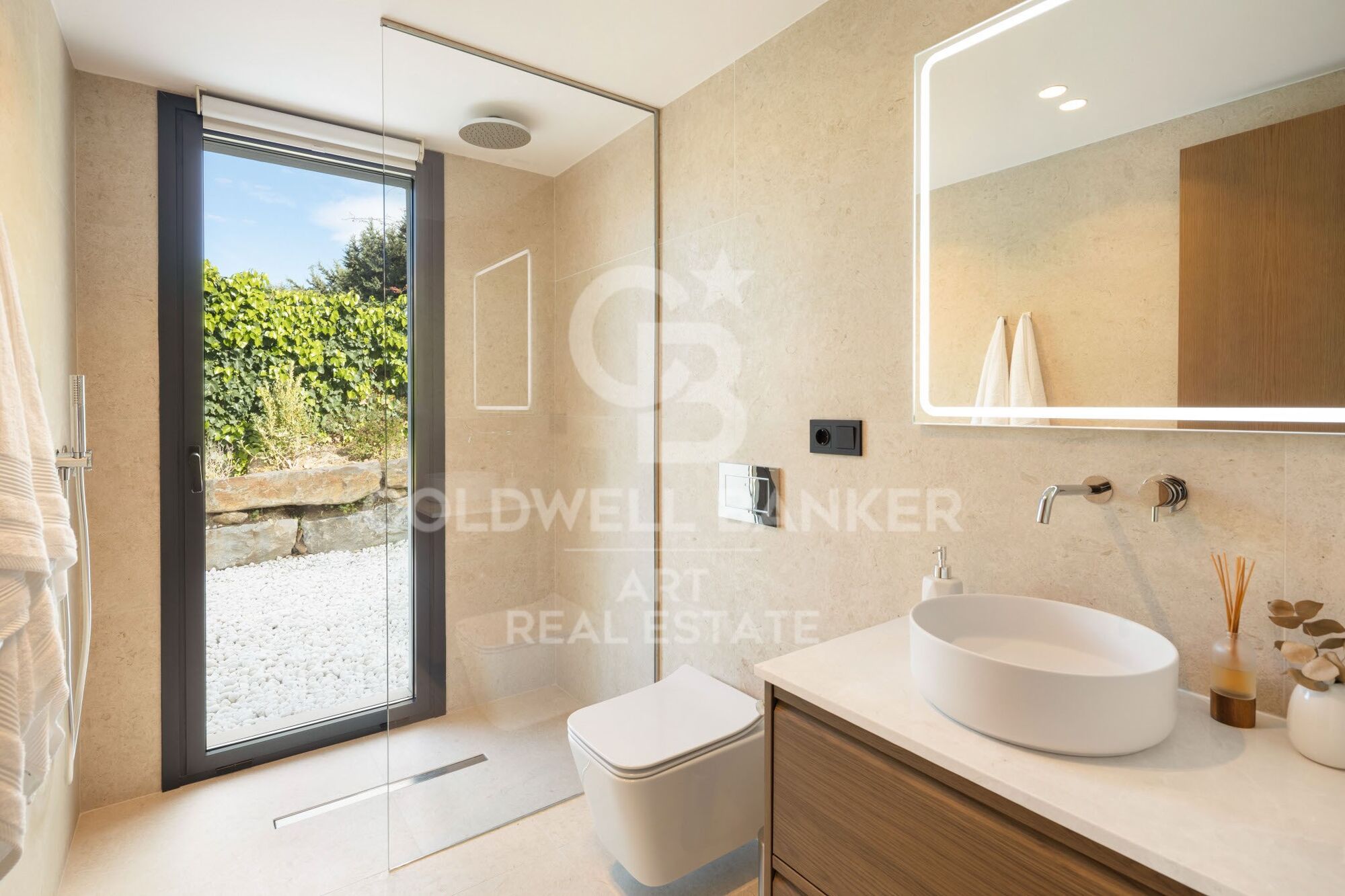 Zeitgenössische Neubau-Villa zum Verkauf in El Paraíso Medio, Estepona