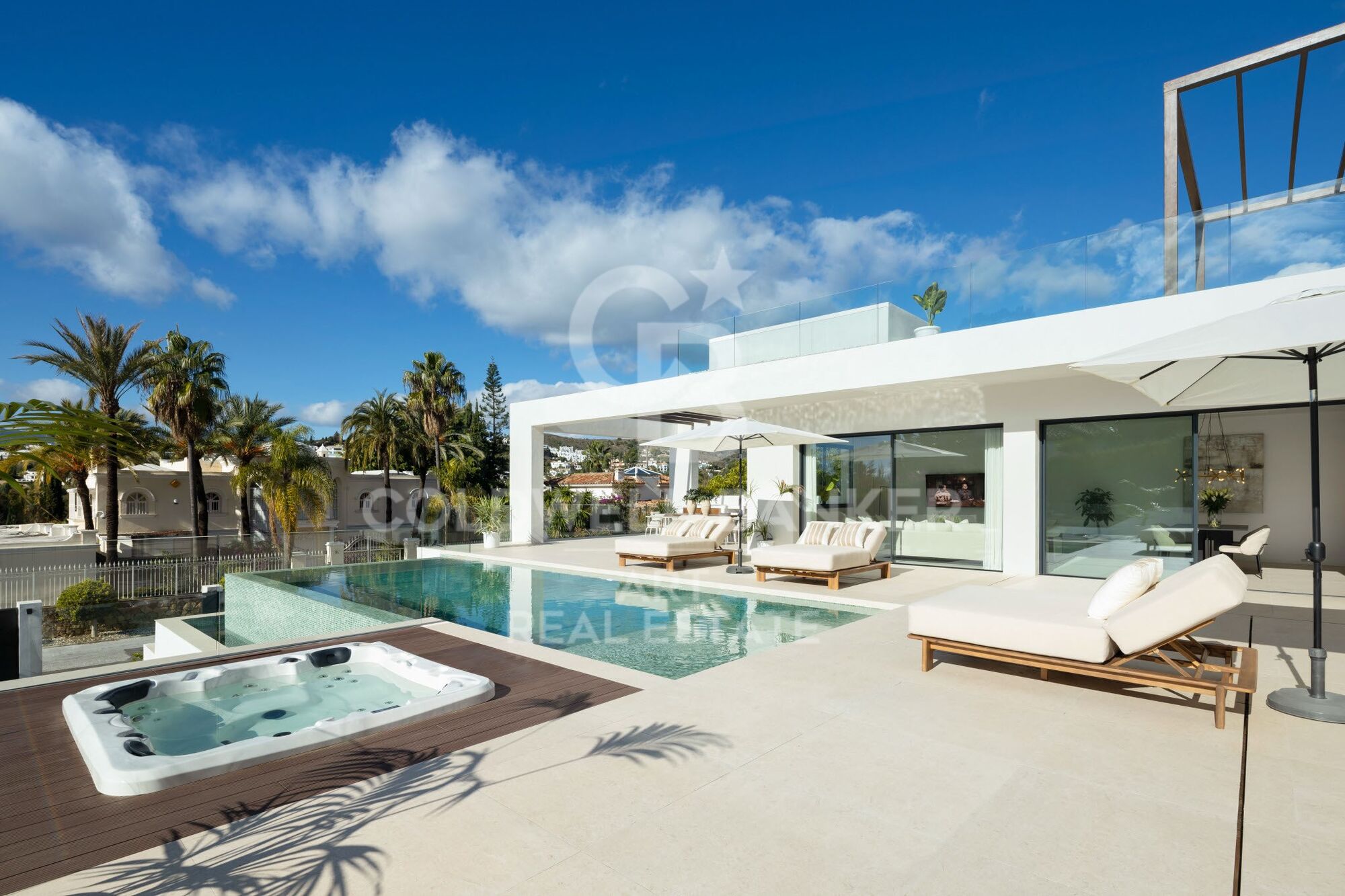 Zeitgenössische Neubau-Villa zum Verkauf in El Paraíso Medio, Estepona