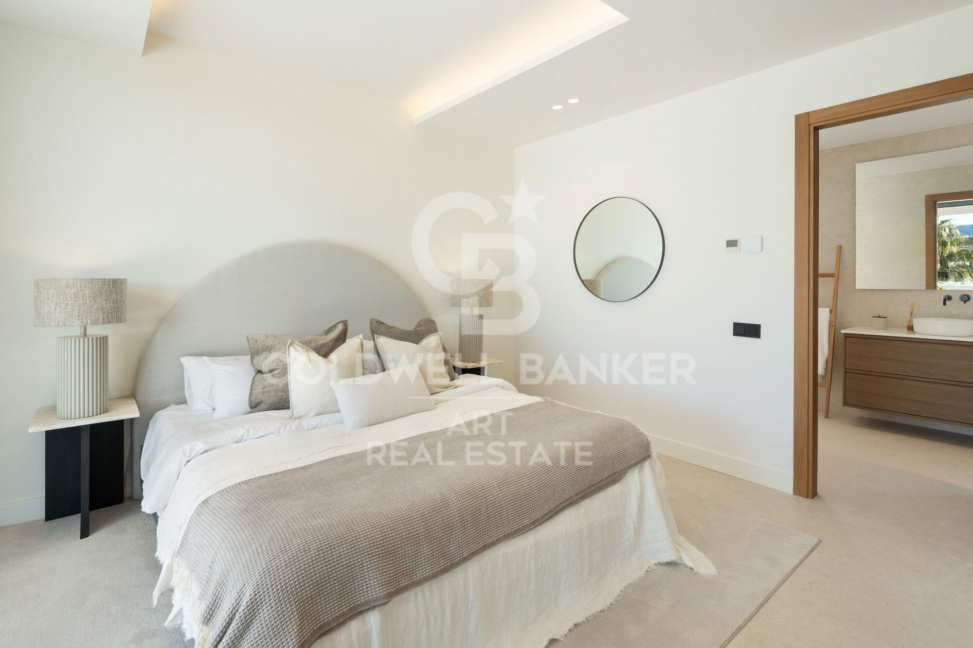 Zeitgenössische Neubau-Villa zum Verkauf in El Paraíso Medio, Estepona