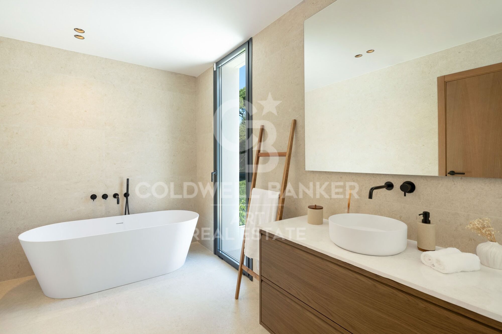 Zeitgenössische Neubau-Villa zum Verkauf in El Paraíso Medio, Estepona