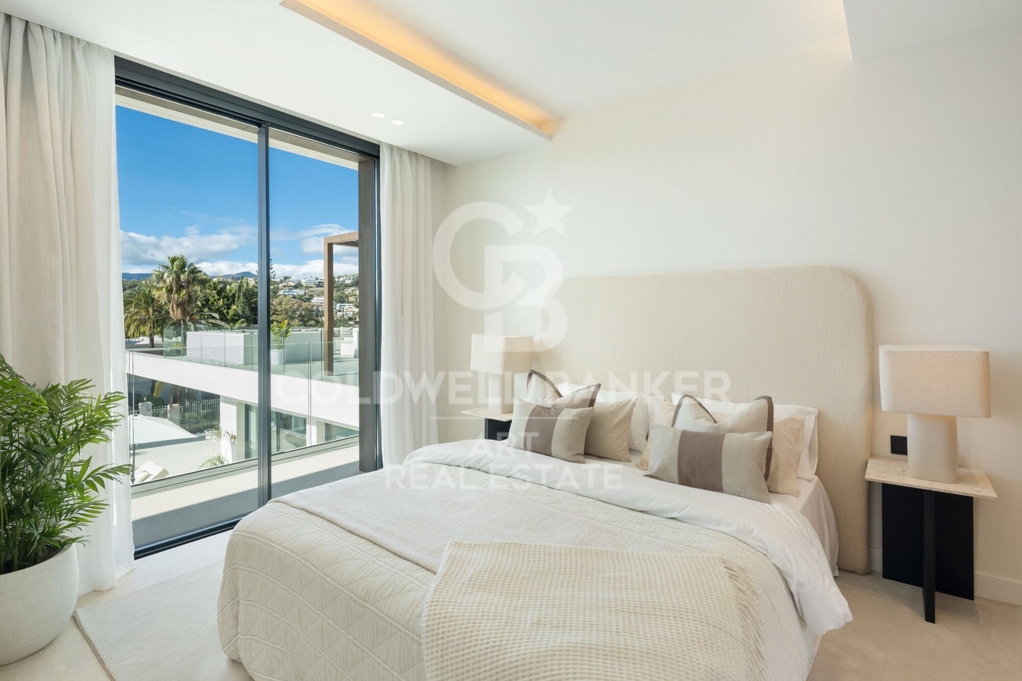 Zeitgenössische Neubau-Villa zum Verkauf in El Paraíso Medio, Estepona