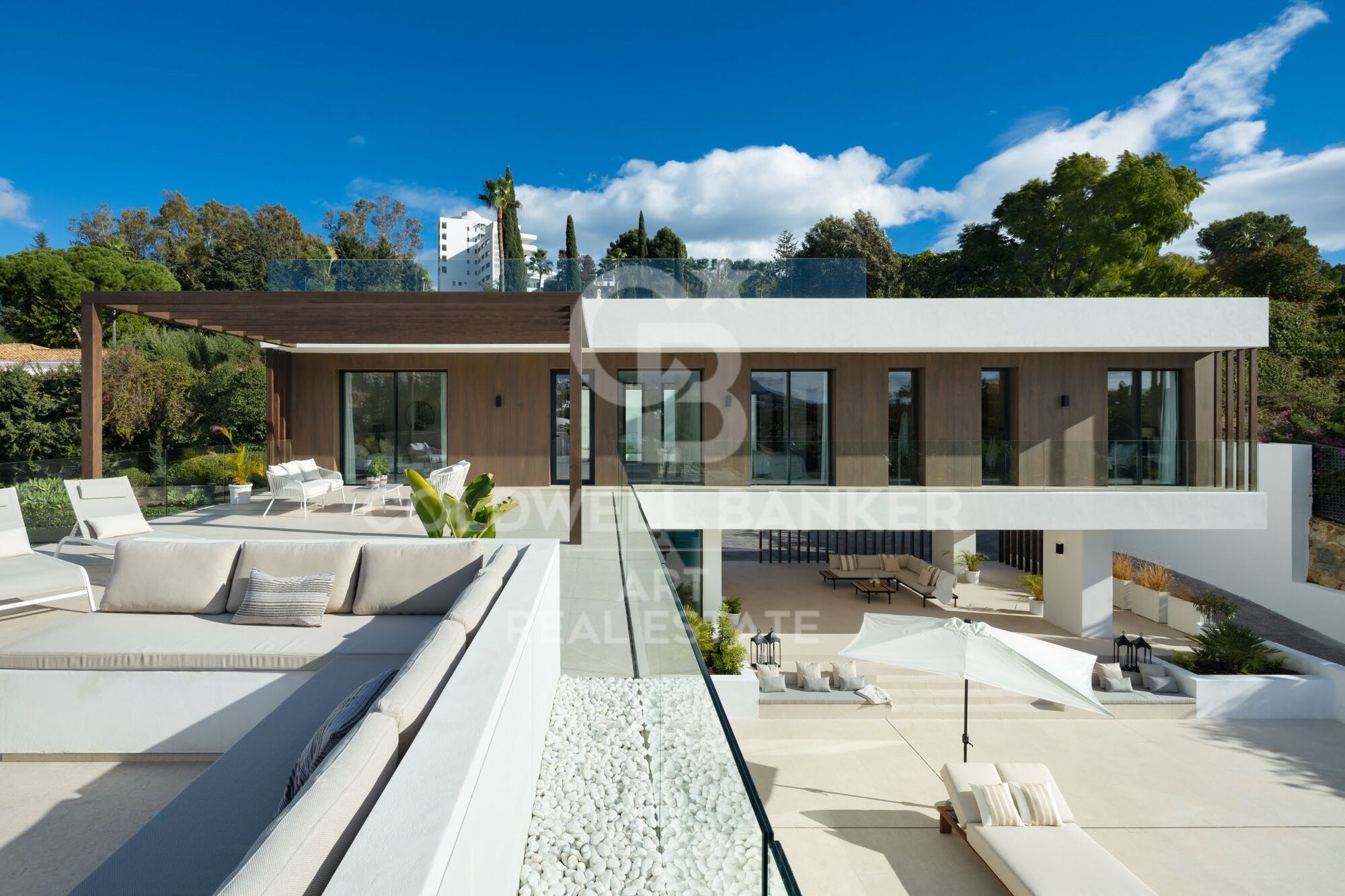 Zeitgenössische Neubau-Villa zum Verkauf in El Paraíso Medio, Estepona