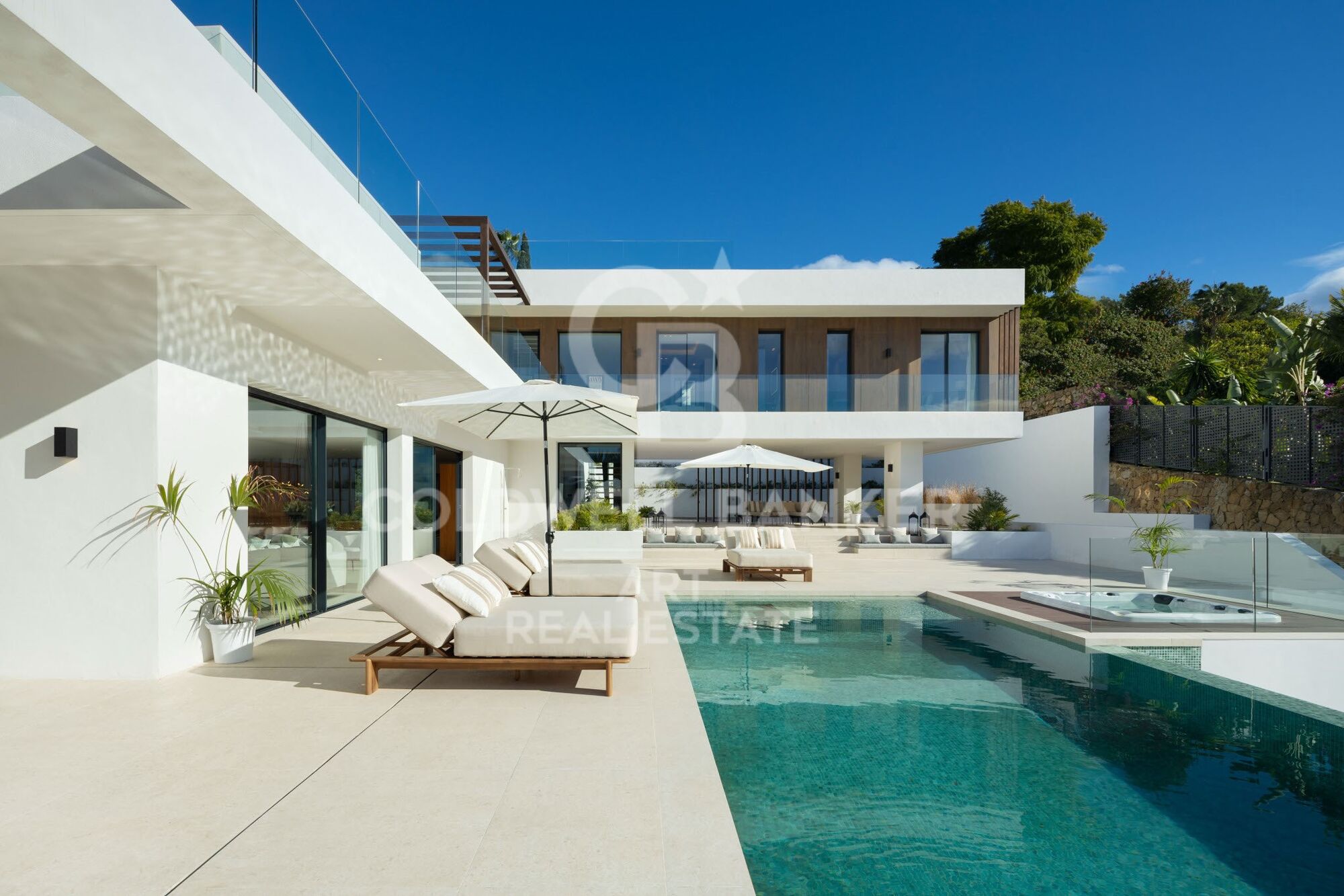 Zeitgenössische Neubau-Villa zum Verkauf in El Paraíso Medio, Estepona