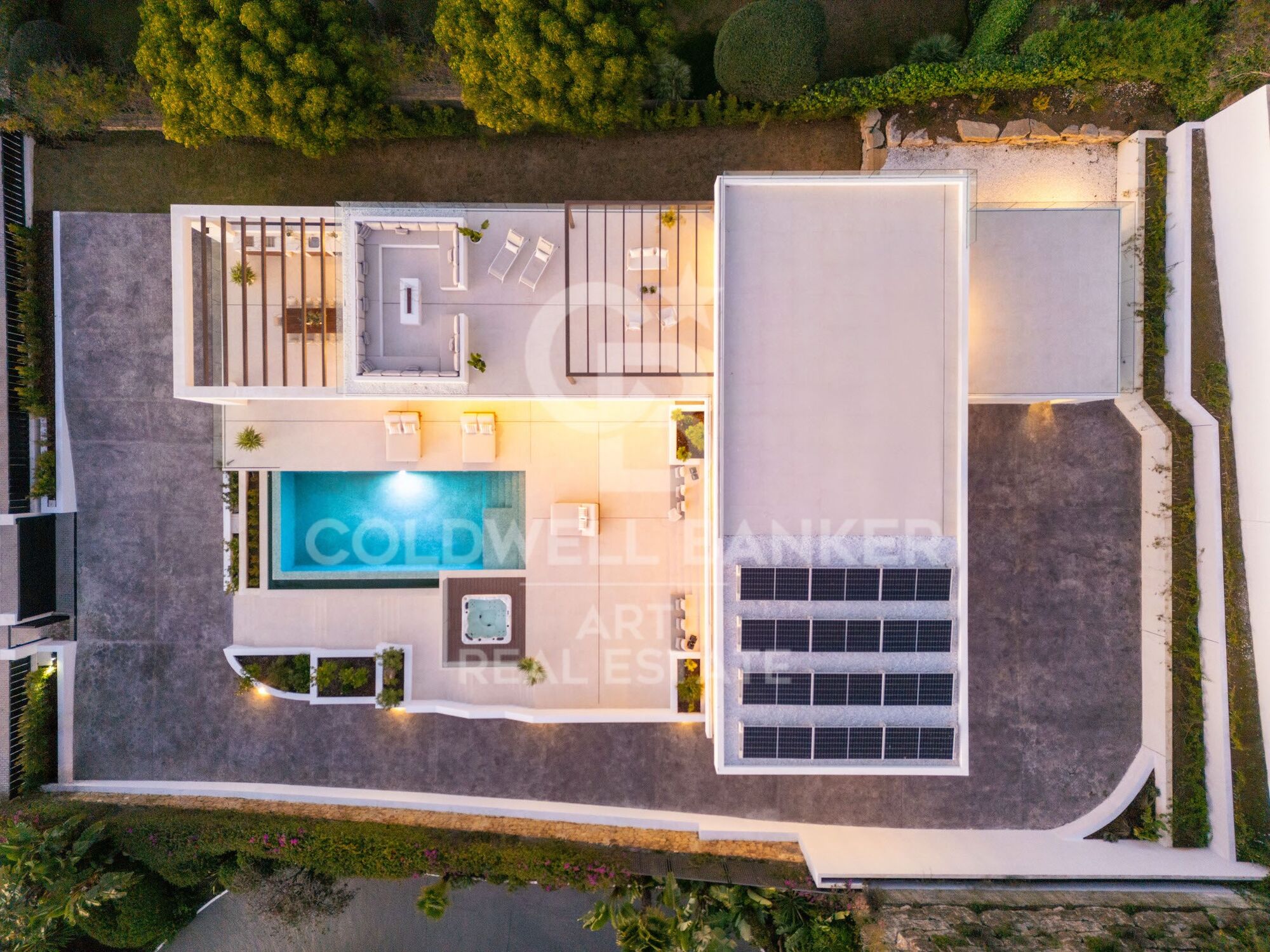 Zeitgenössische Neubau-Villa zum Verkauf in El Paraíso Medio, Estepona