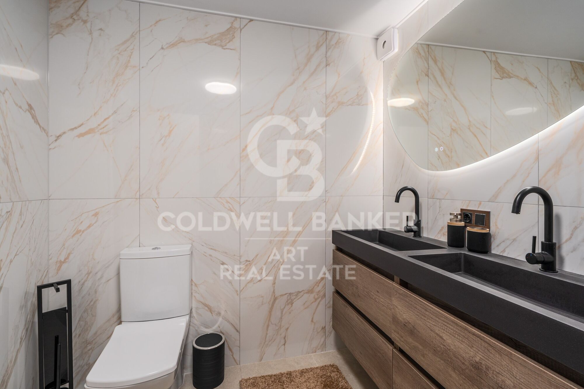 Elegante und Geräumige 6-Schlafzimmer-Villa zum Verkauf in Altos del Rodeo, Nueva Andalucía