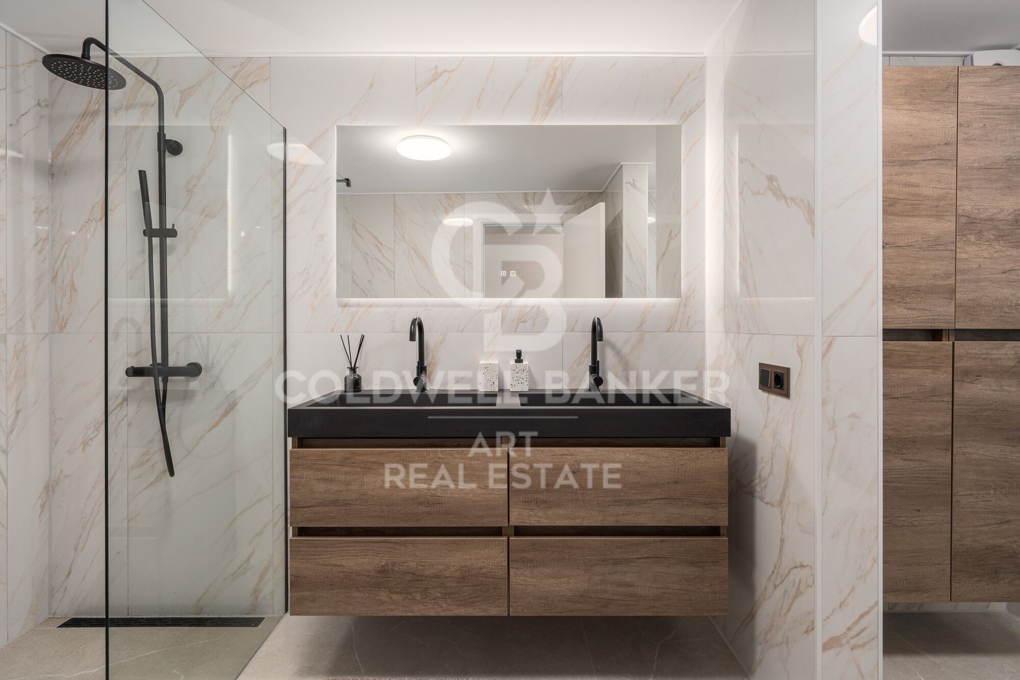 Elegante und Geräumige 6-Schlafzimmer-Villa zum Verkauf in Altos del Rodeo, Nueva Andalucía