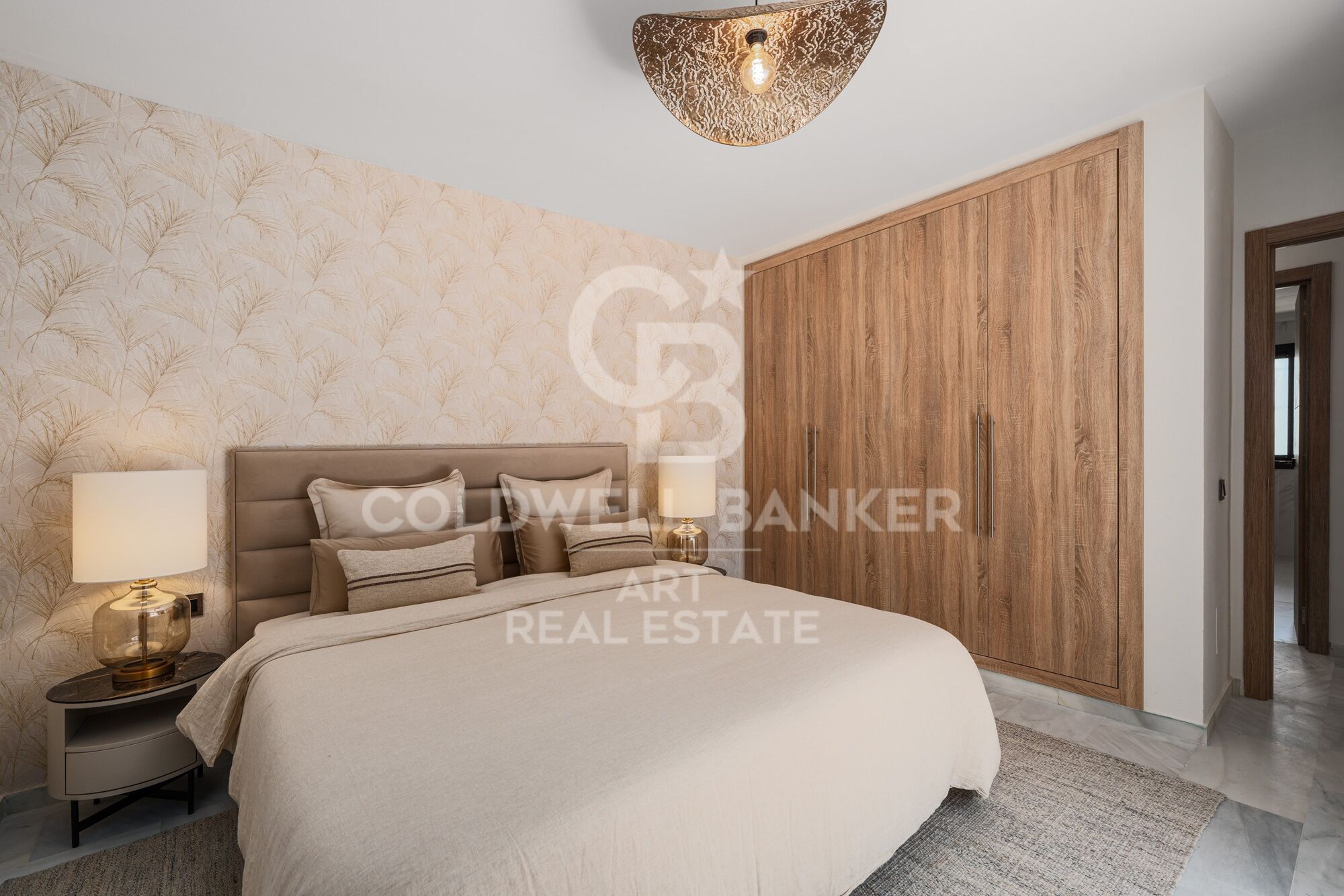 Elegante und Geräumige 6-Schlafzimmer-Villa zum Verkauf in Altos del Rodeo, Nueva Andalucía