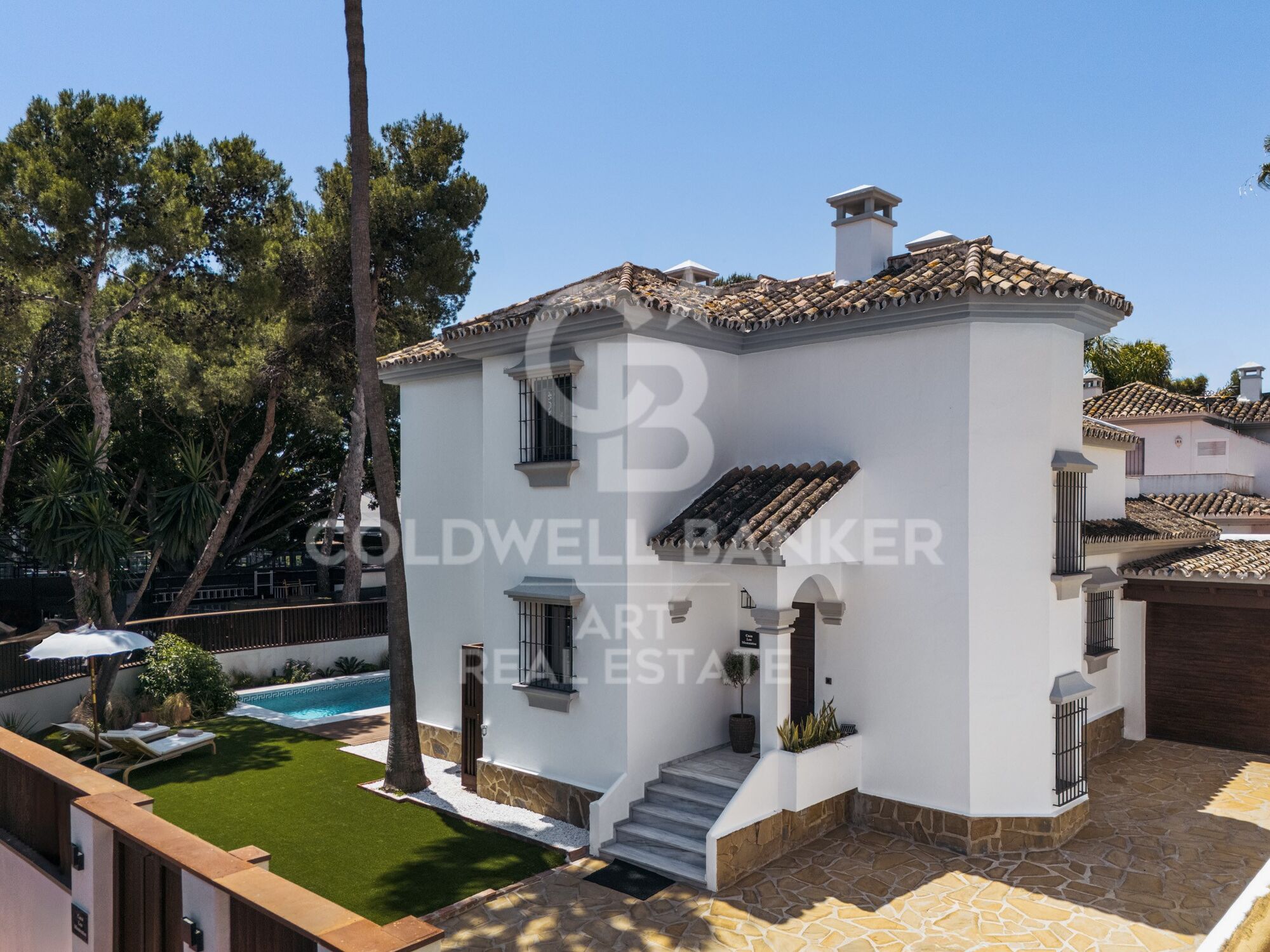 Elegant and Spacious 6-Bedroom Villa for Sale in Altos del Rodeo, Nueva Andalucía