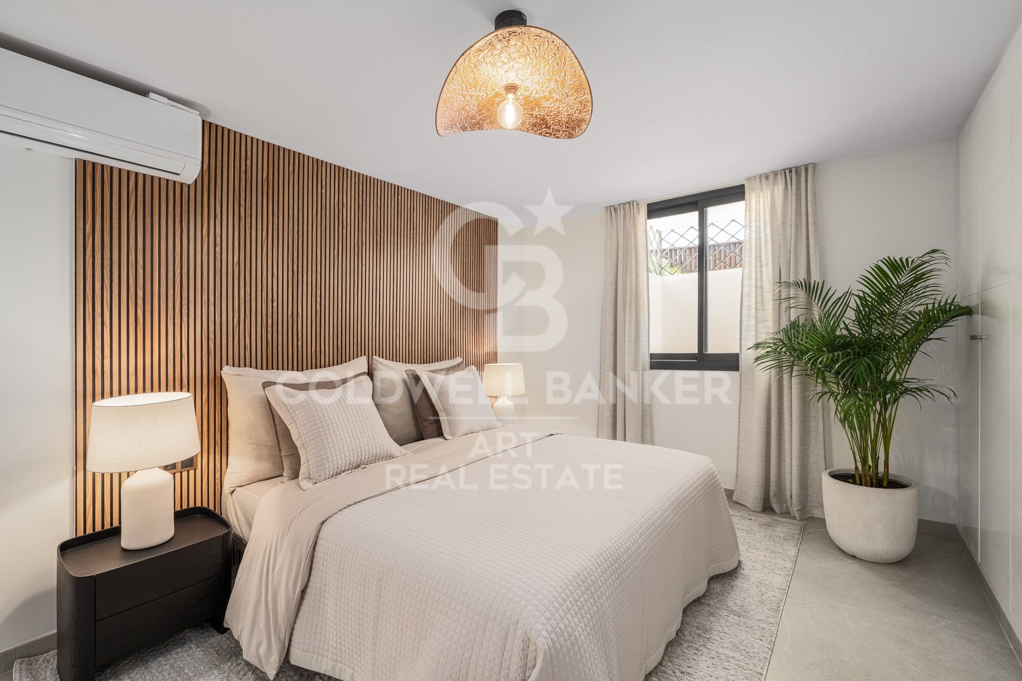 Elegant and Spacious 6-Bedroom Villa for Sale in Altos del Rodeo, Nueva Andalucía