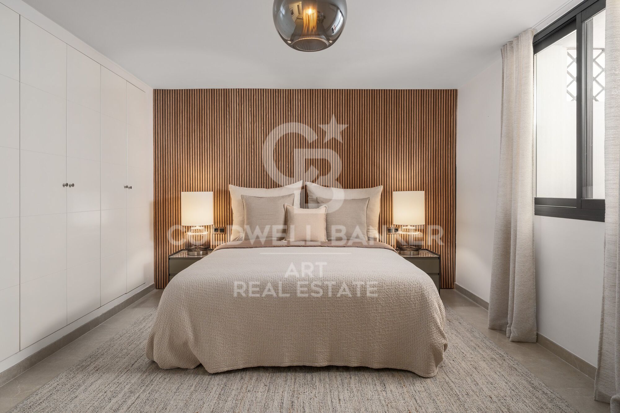 Elegant and Spacious 6-Bedroom Villa for Sale in Altos del Rodeo, Nueva Andalucía