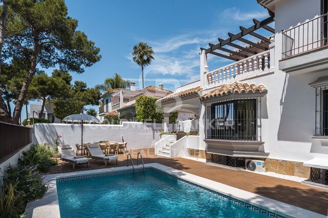 Villa Élégante et Spacieuse de 6 Chambres à Vendre à Altos del Rodeo, Nueva Andalucía