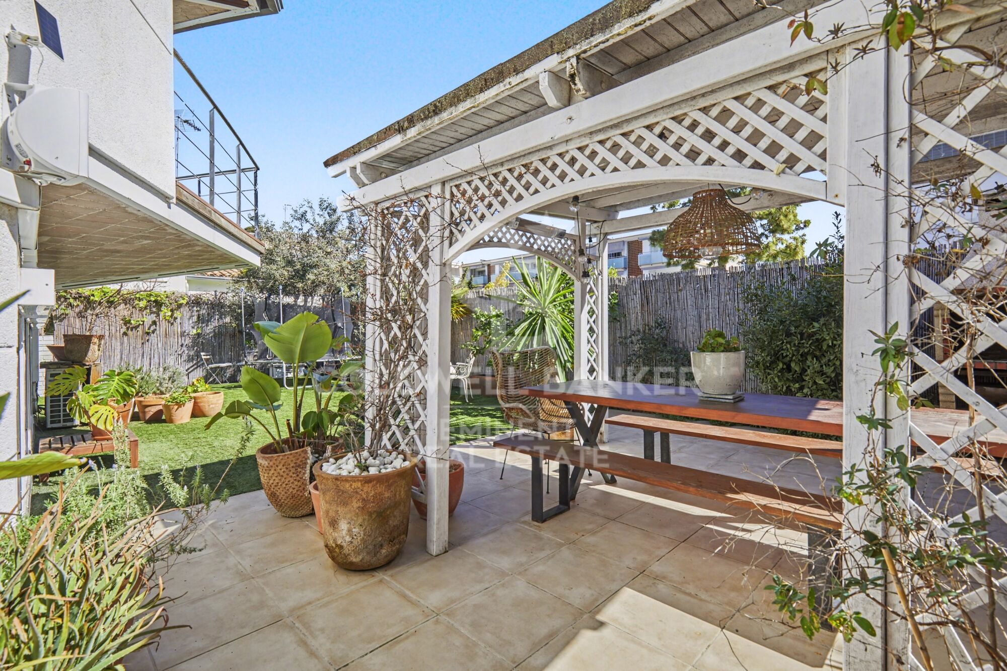 Casa con piscina a 150 metros de la playa en La Pineda, Castelldefels
