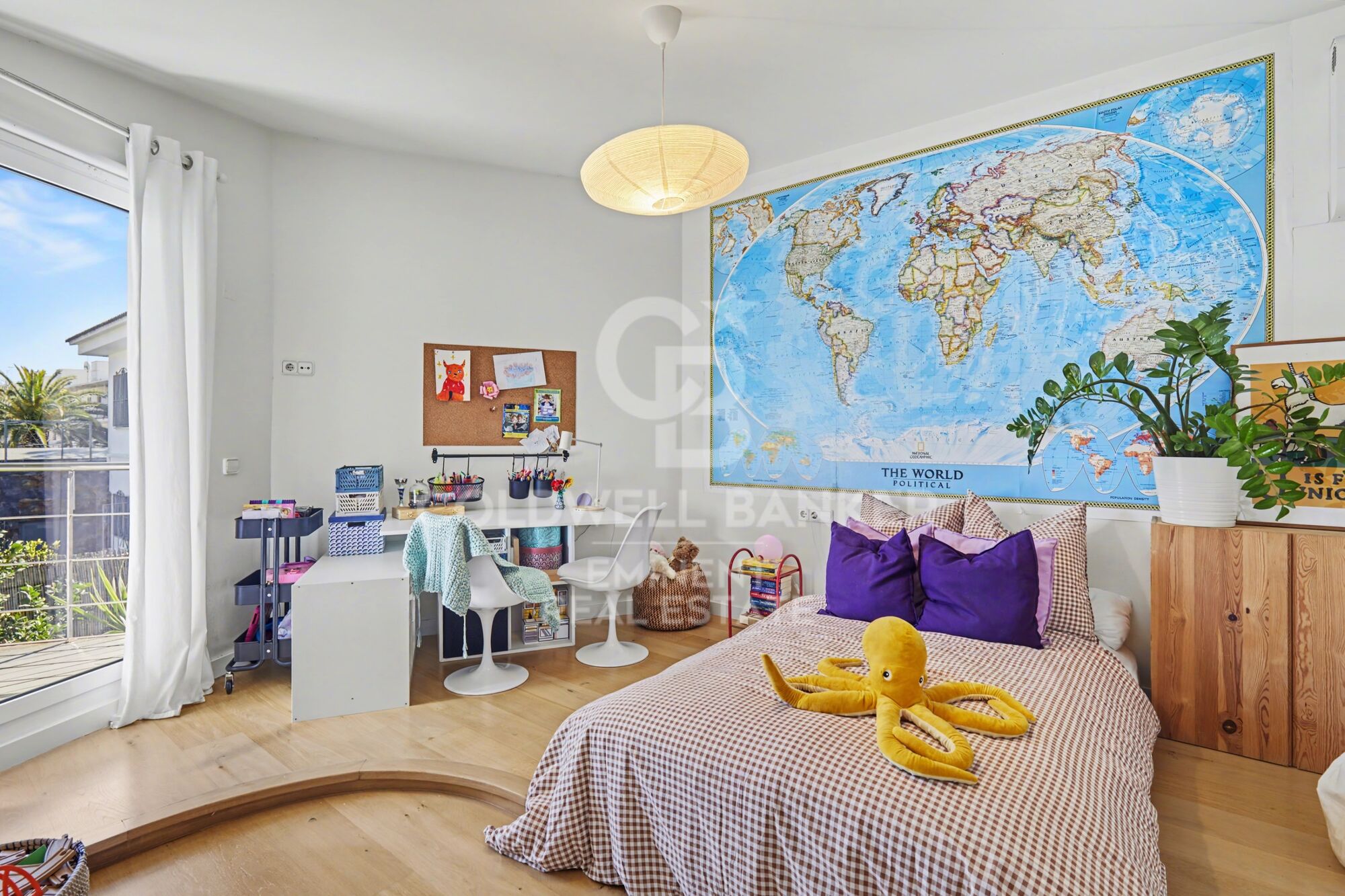 Casa con piscina a 150 metros de la playa en La Pineda, Castelldefels