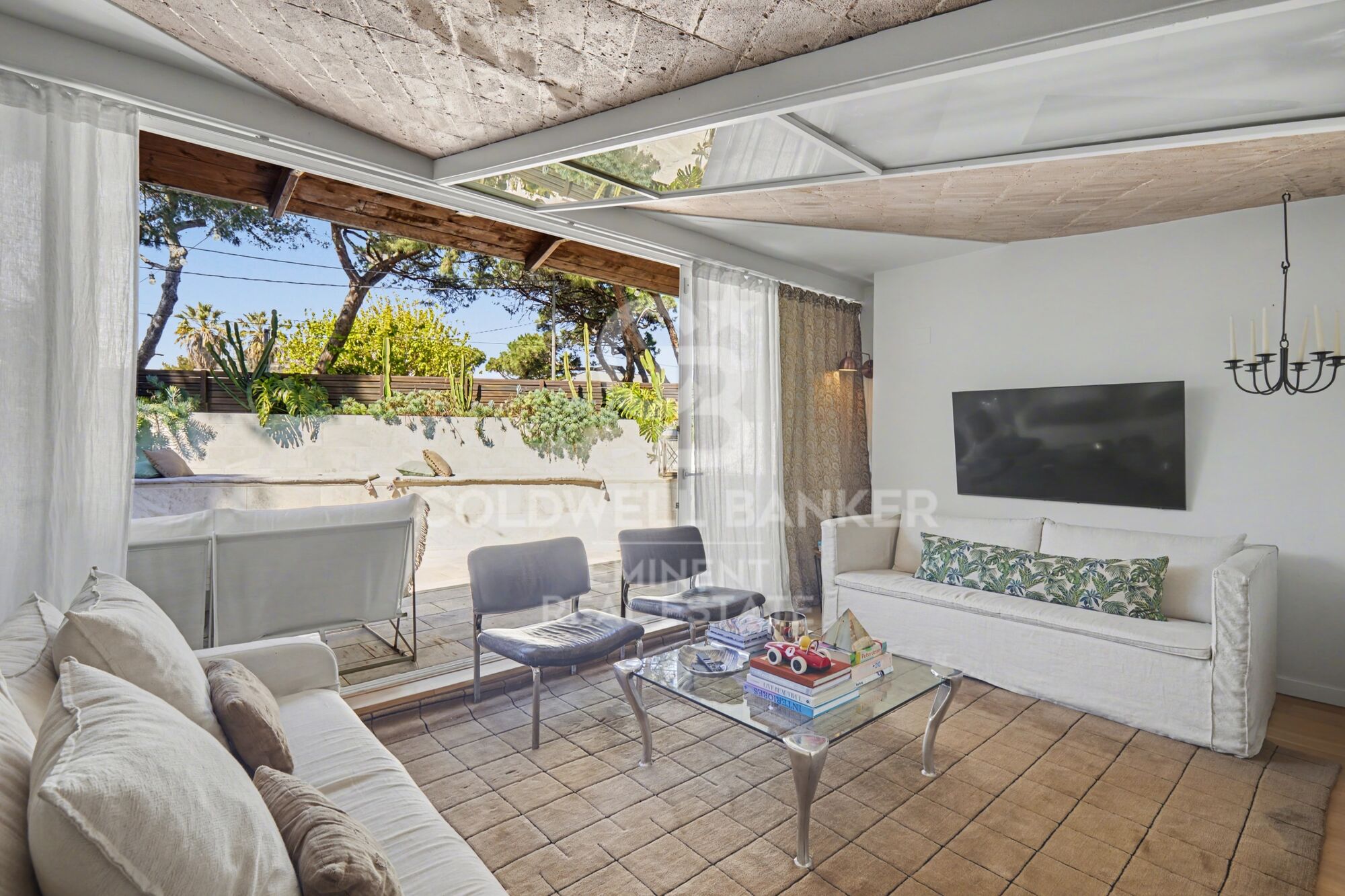 Casa con piscina a 150 metros de la playa en La Pineda, Castelldefels