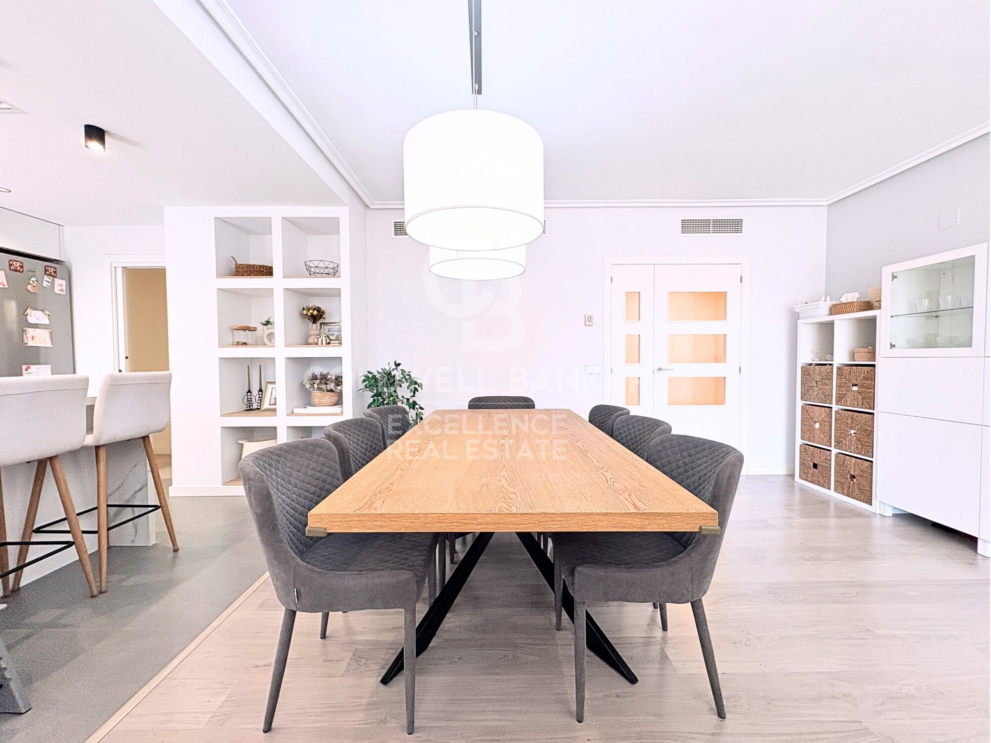 Designer apartment in a residential complex with terrace, swimming pool, paddle court and parking on Av. Alfahuir.