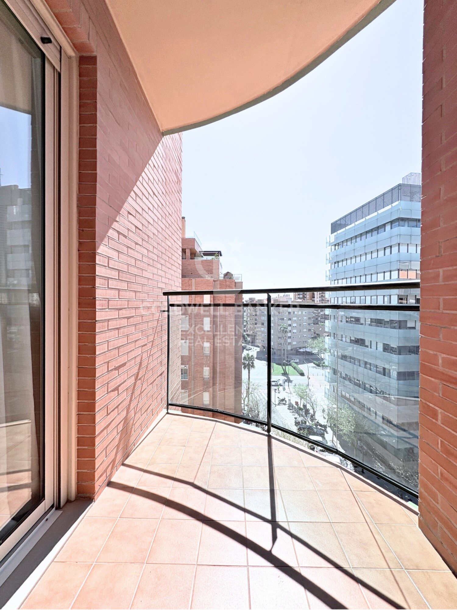 Designer apartment in a residential complex with terrace, swimming pool, paddle court and parking on Av. Alfahuir.