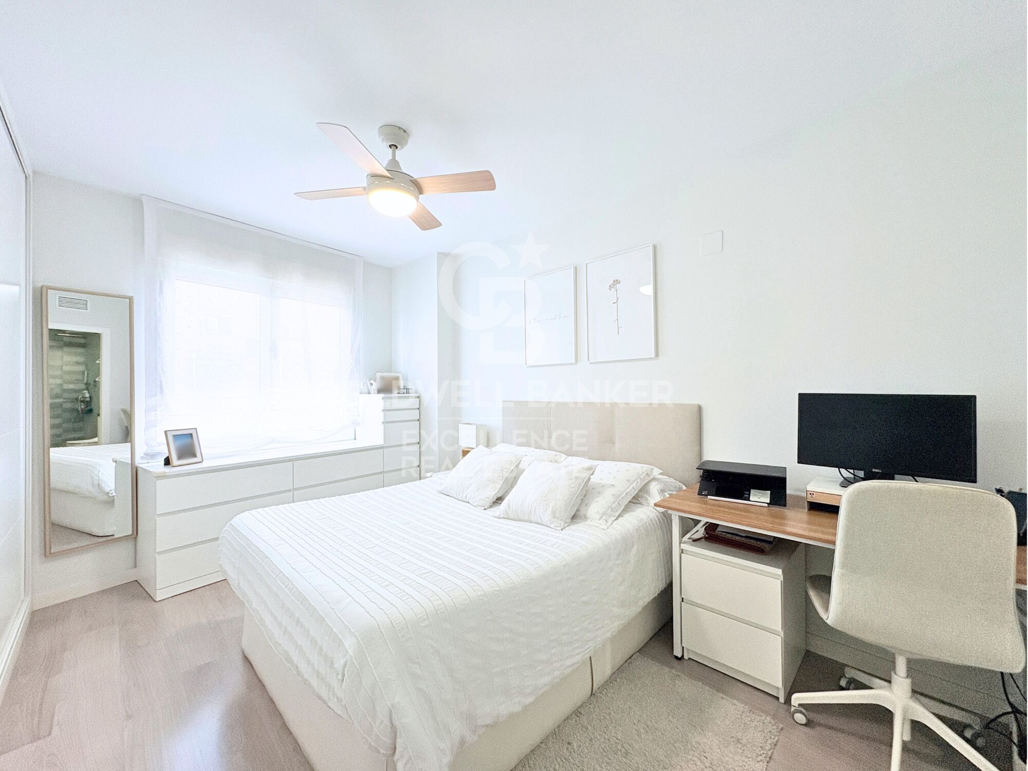 Designer apartment in a residential complex with terrace, swimming pool, paddle court and parking on Av. Alfahuir.