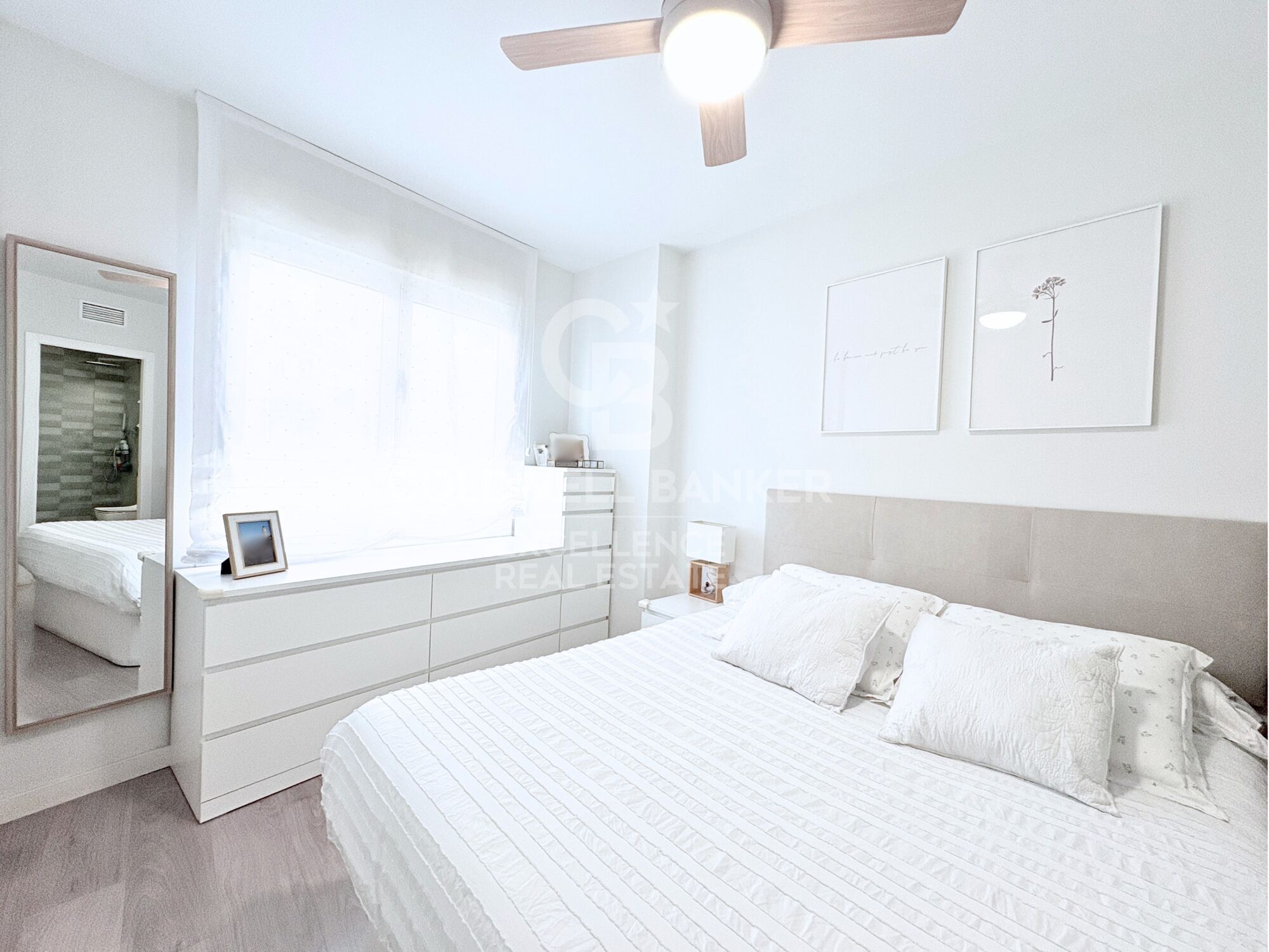 Designer apartment in a residential complex with terrace, swimming pool, paddle court and parking on Av. Alfahuir.