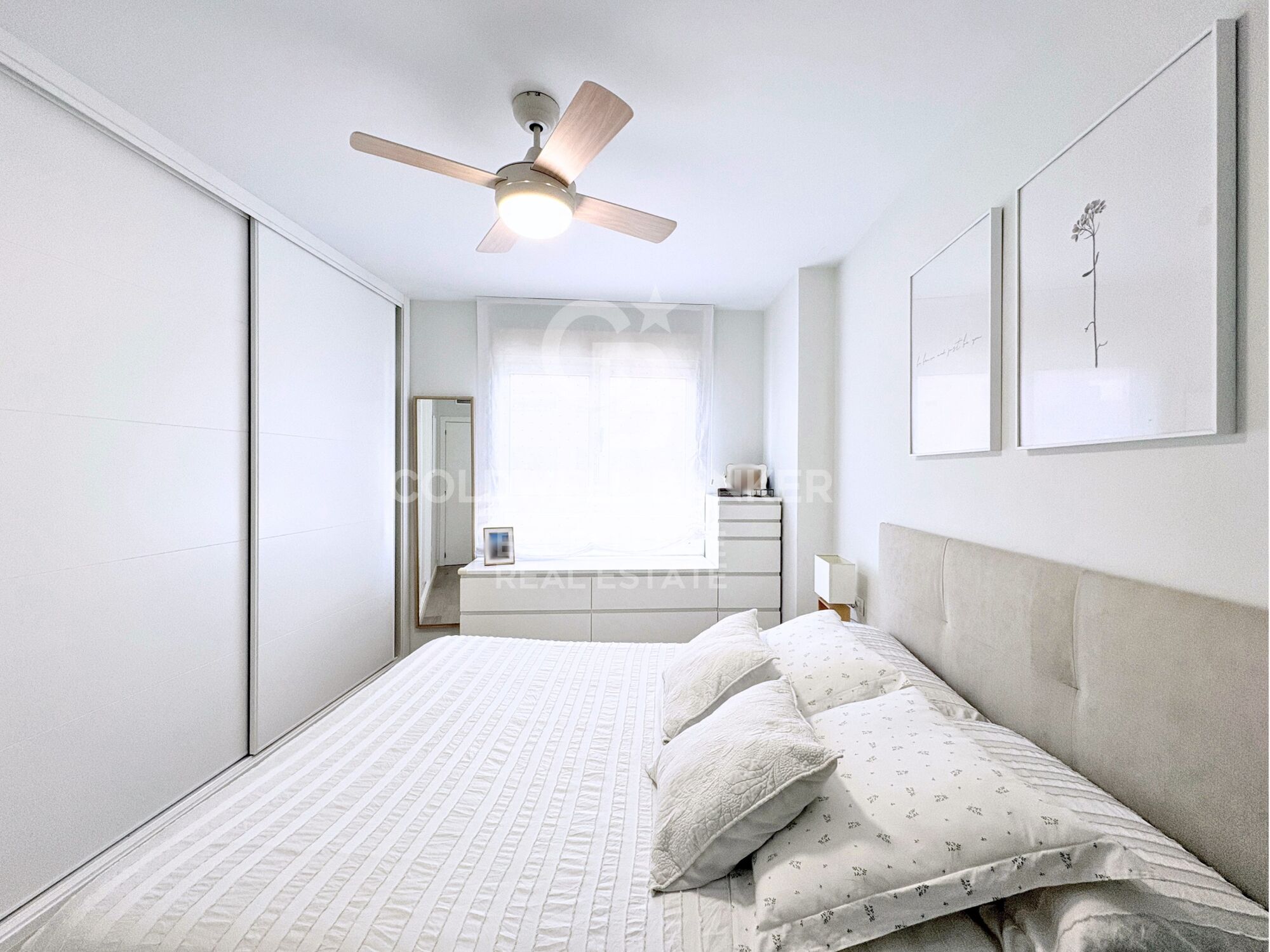 Designer apartment in a residential complex with terrace, swimming pool, paddle court and parking on Av. Alfahuir.