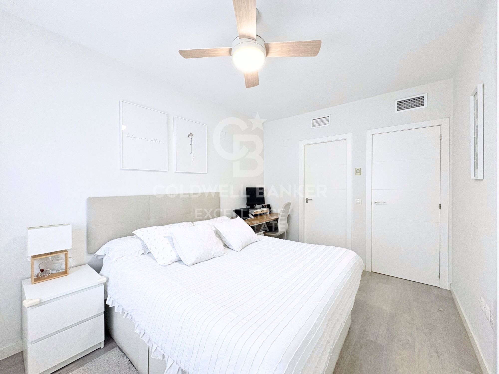 Designer apartment in a residential complex with terrace, swimming pool, paddle court and parking on Av. Alfahuir.