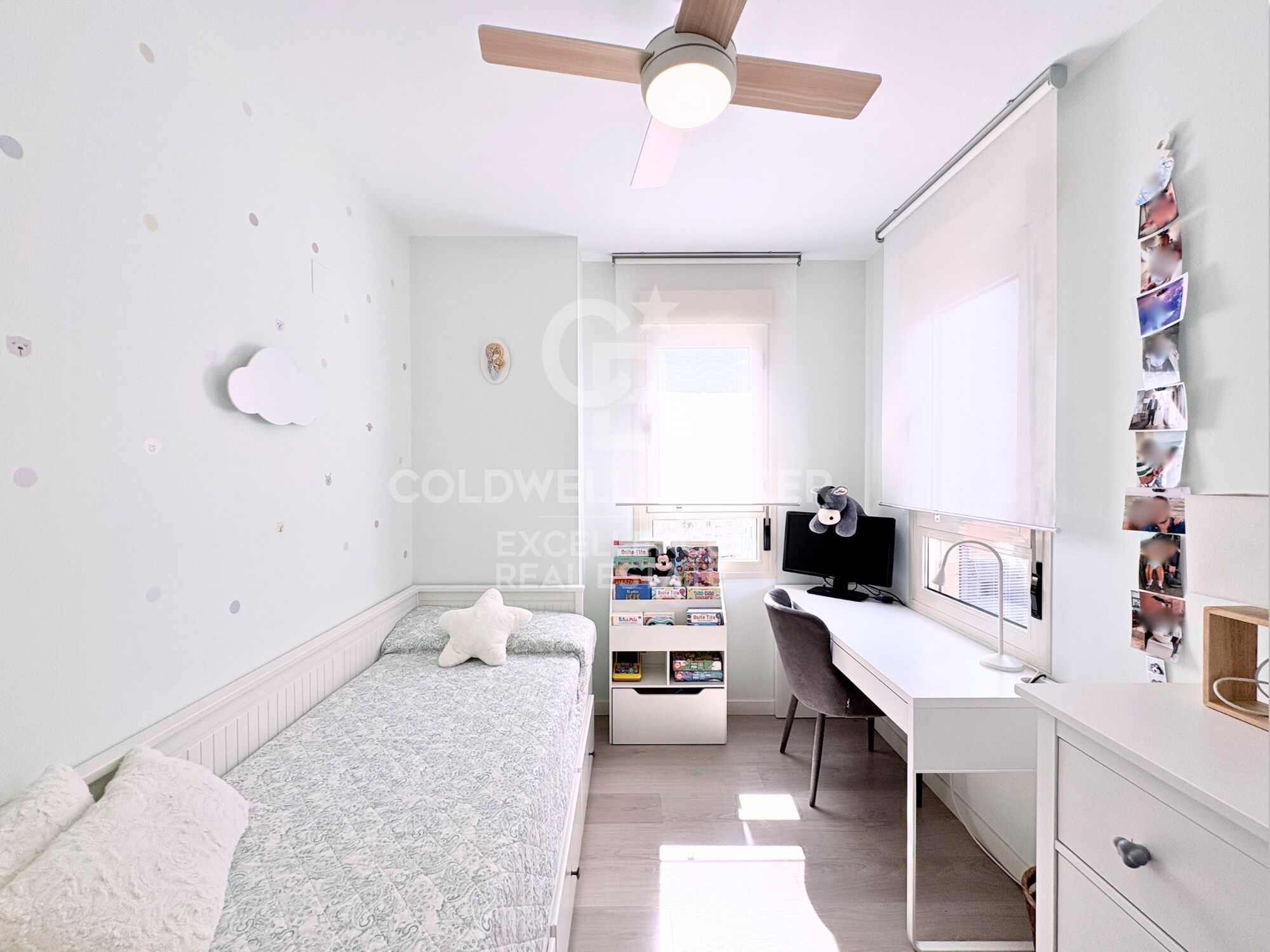 Designer apartment in a residential complex with terrace, swimming pool, paddle court and parking on Av. Alfahuir.