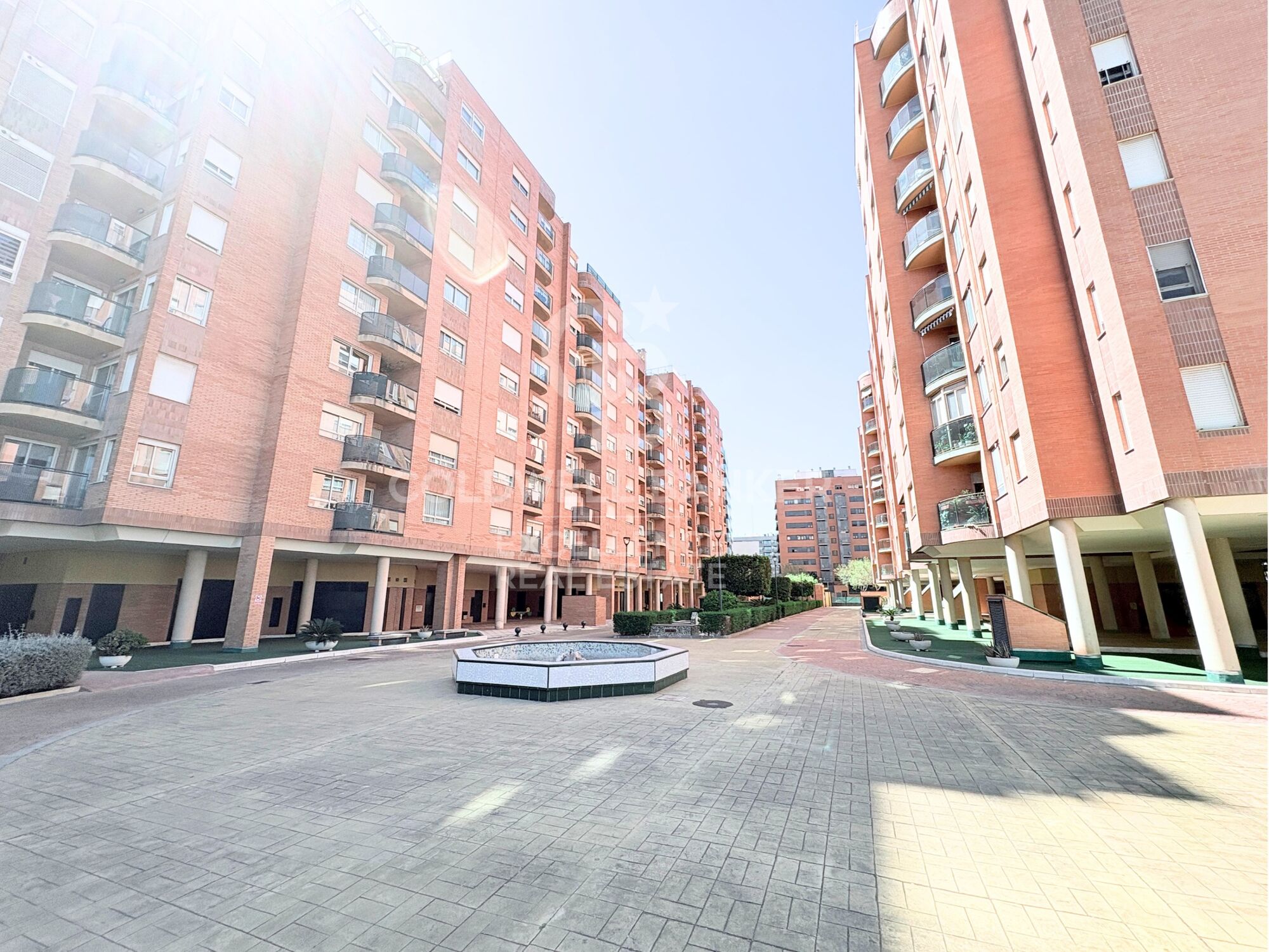 Designer apartment in a residential complex with terrace, swimming pool, paddle court and parking on Av. Alfahuir.