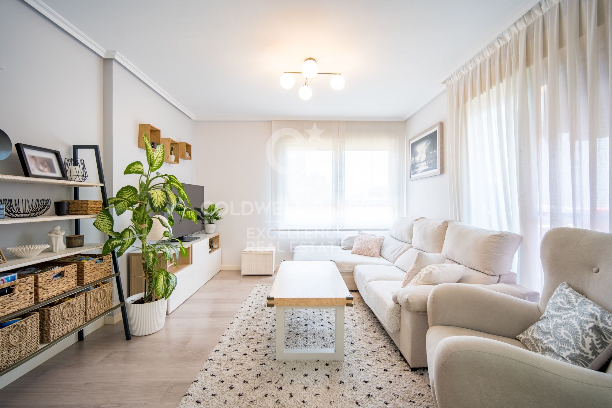 Designwohnung in Wohnanlage mit Terrasse, Pool, Padelplatz und Garage in der Av. Alfahuir
