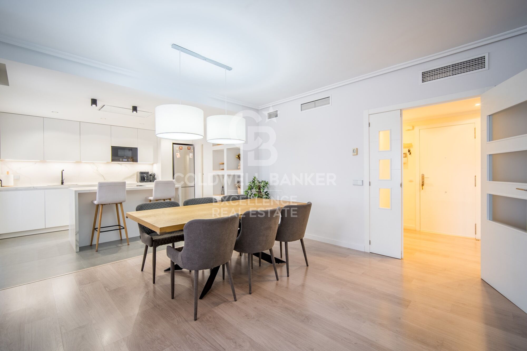 Designwohnung in Wohnanlage mit Terrasse, Pool, Padelplatz und Garage in der Av. Alfahuir