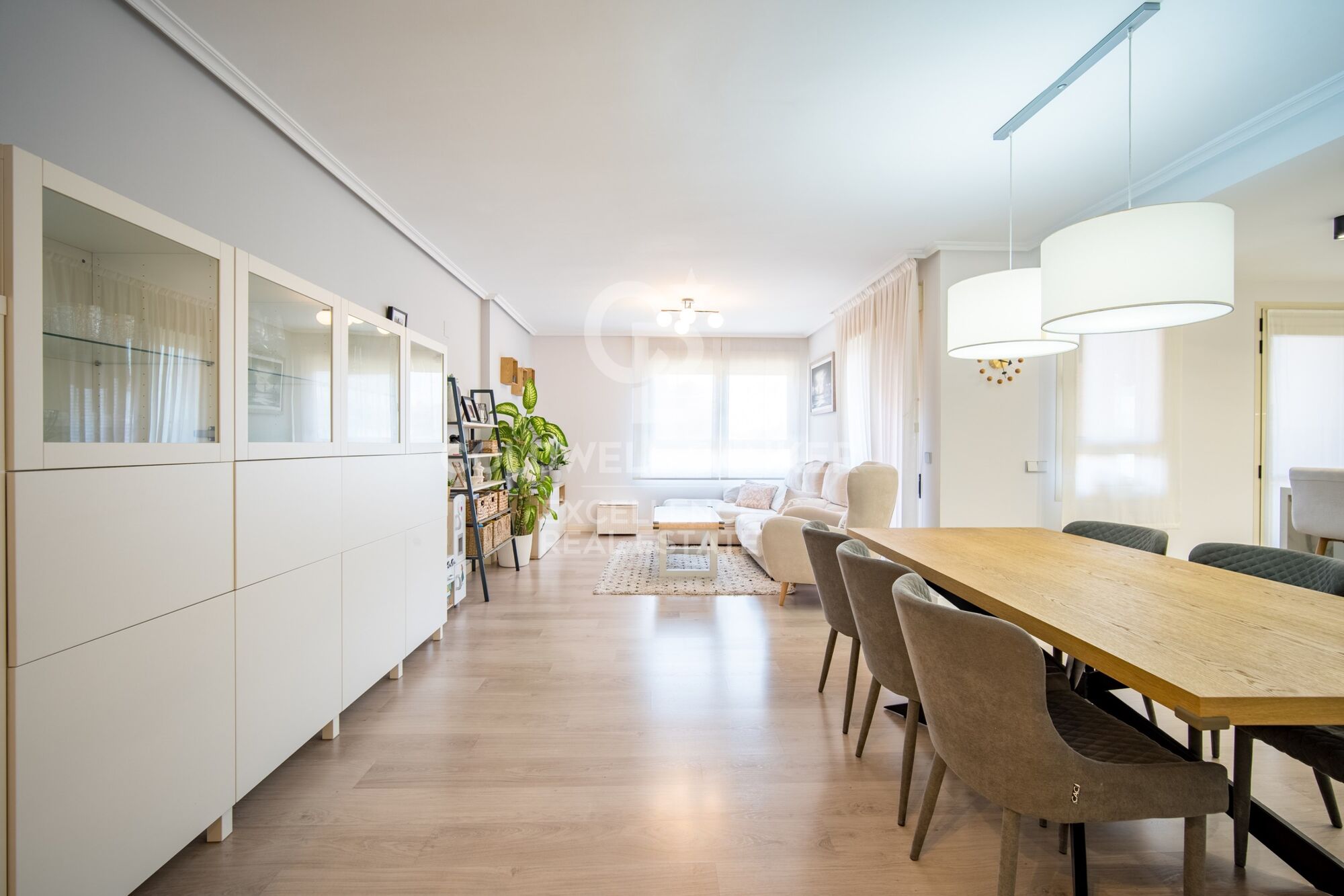 Designwohnung in Wohnanlage mit Terrasse, Pool, Padelplatz und Garage in der Av. Alfahuir